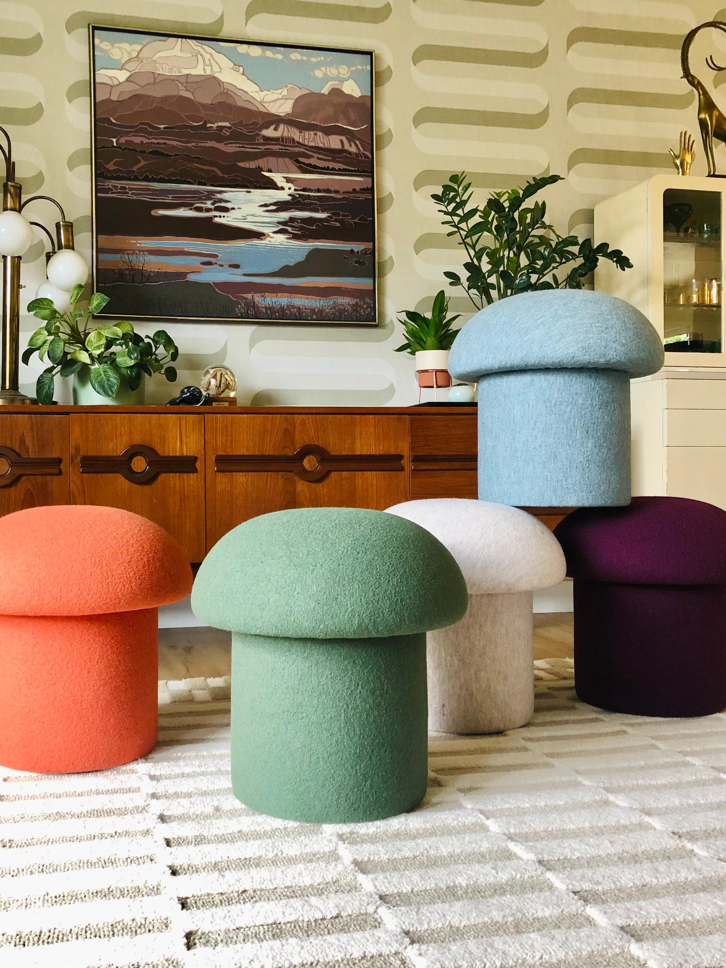 Mushroom-Ottoman aus Sky Melange-Woll (amerikanisch) im Angebot