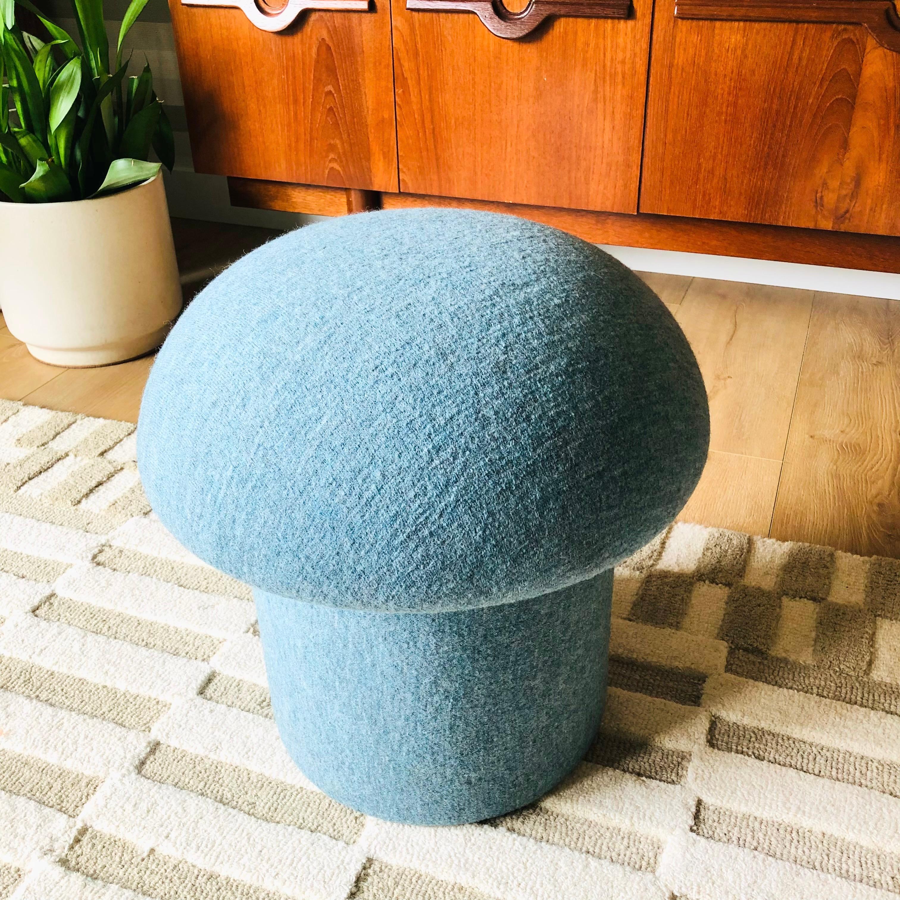 Mushroom-Ottoman aus Sky Melange-Woll (Wolle) im Angebot
