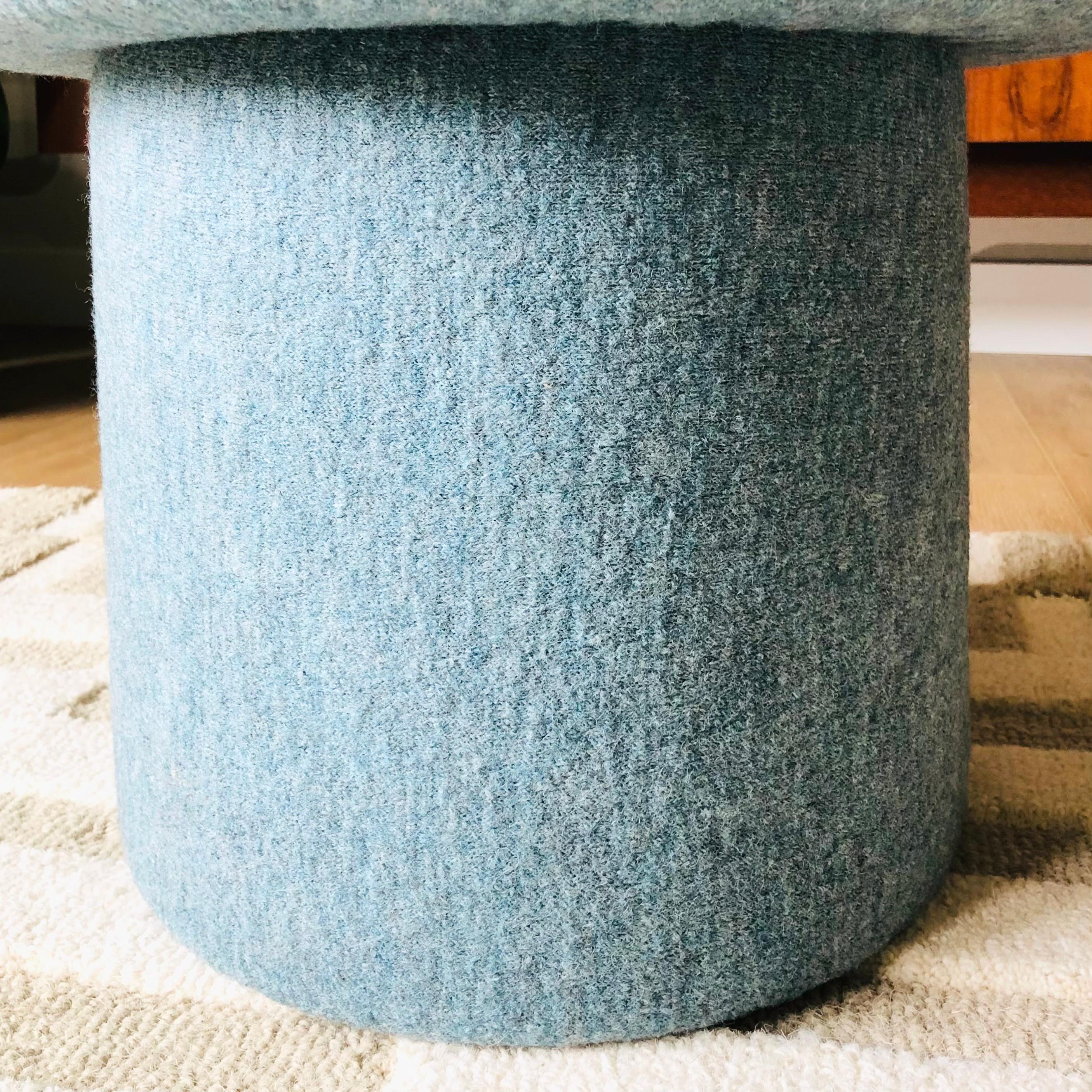 Mushroom-Ottoman aus Sky Melange-Woll im Angebot 2