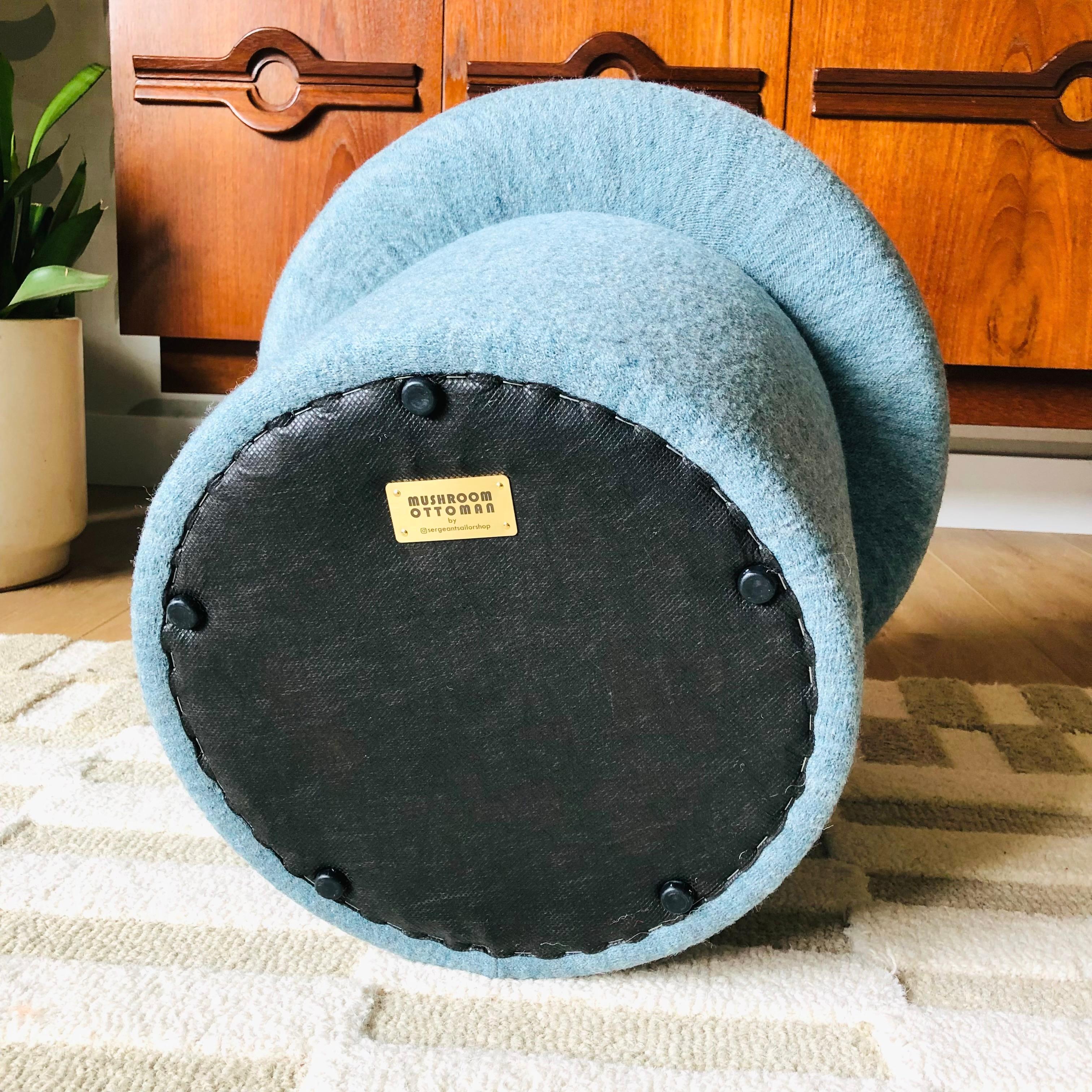 Mushroom-Ottoman aus Sky Melange-Woll im Angebot 4
