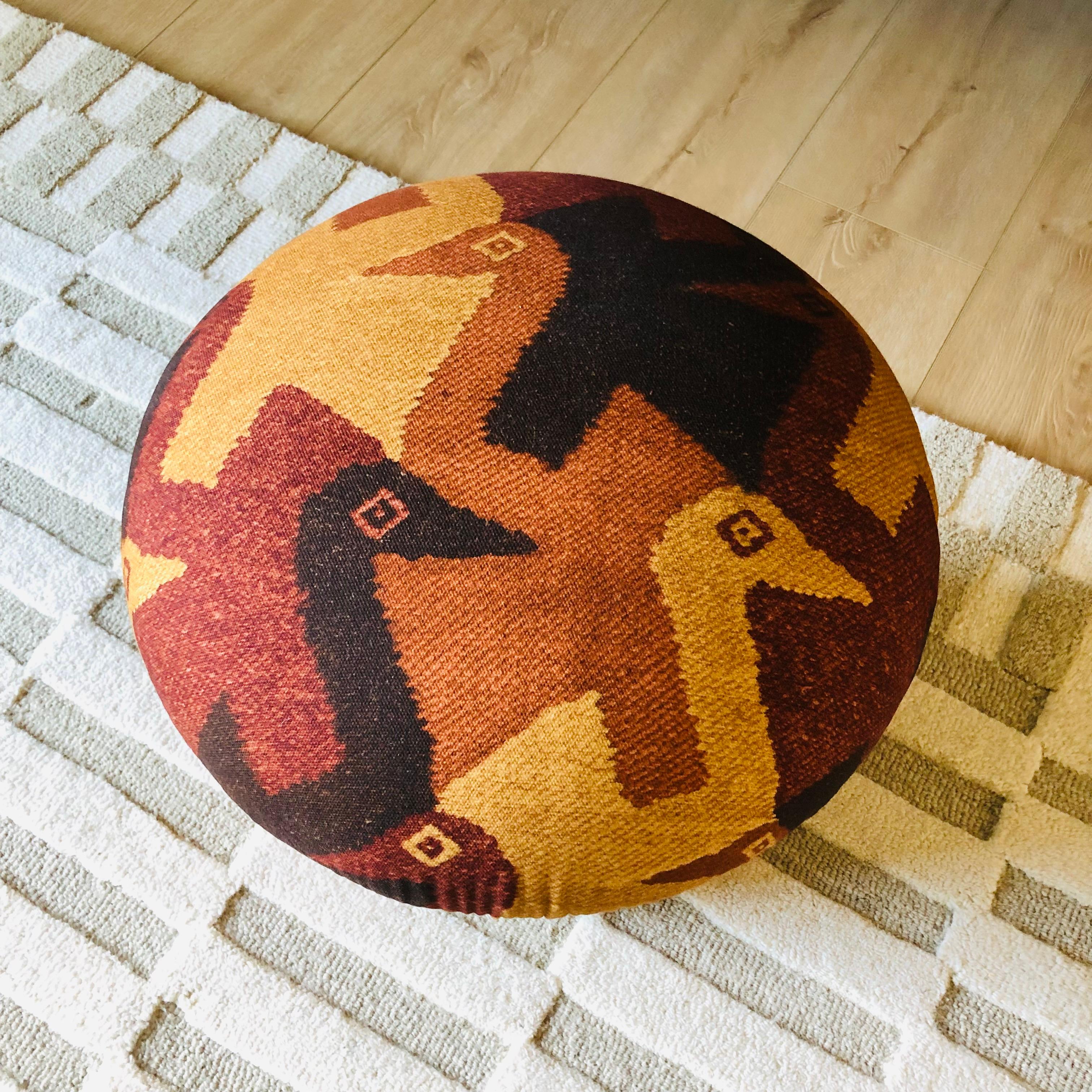 Pouf en forme de champignon dans Sunset Birds Neuf - En vente à Fairfield, CA