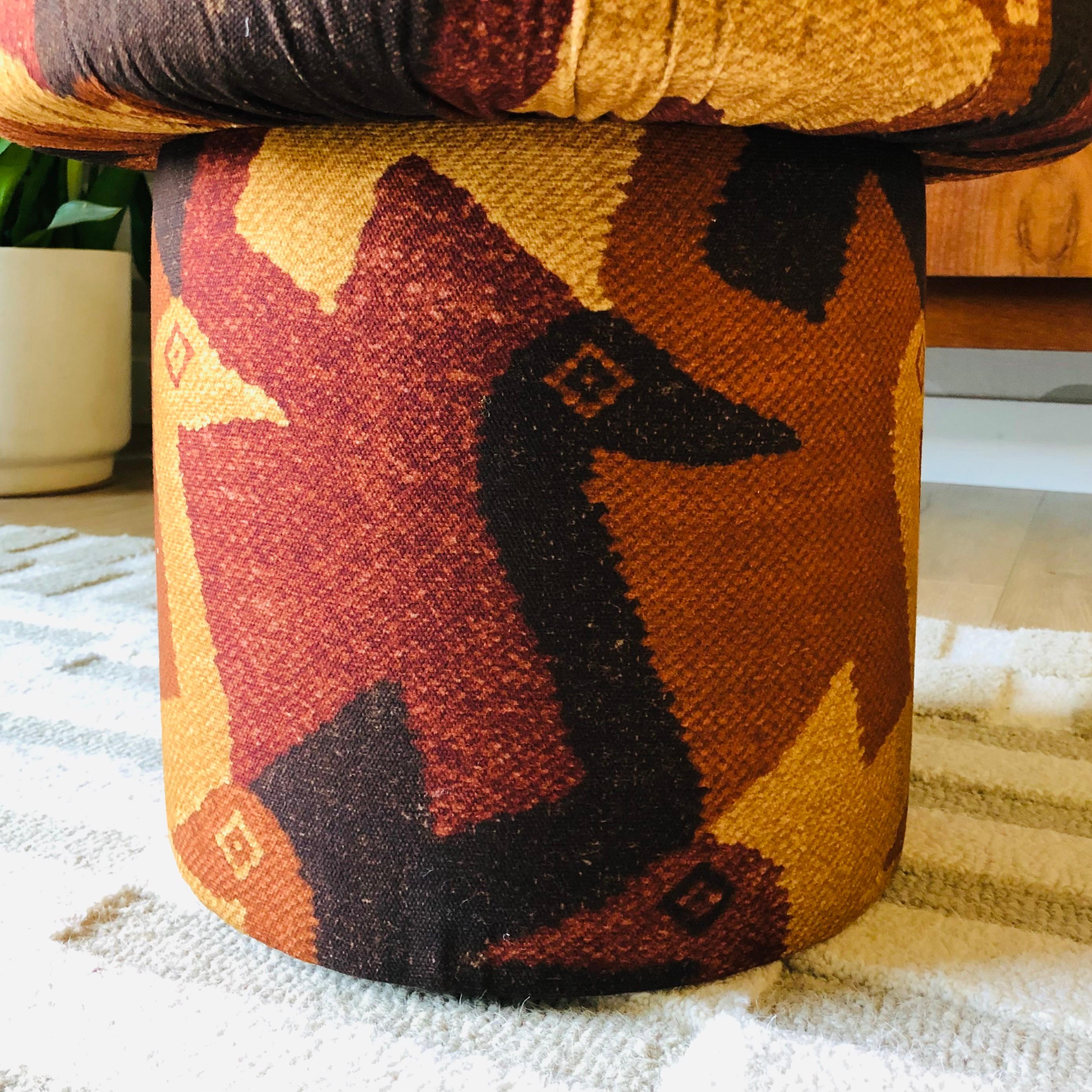 Pouf en forme de champignon dans Sunset Birds en vente 1