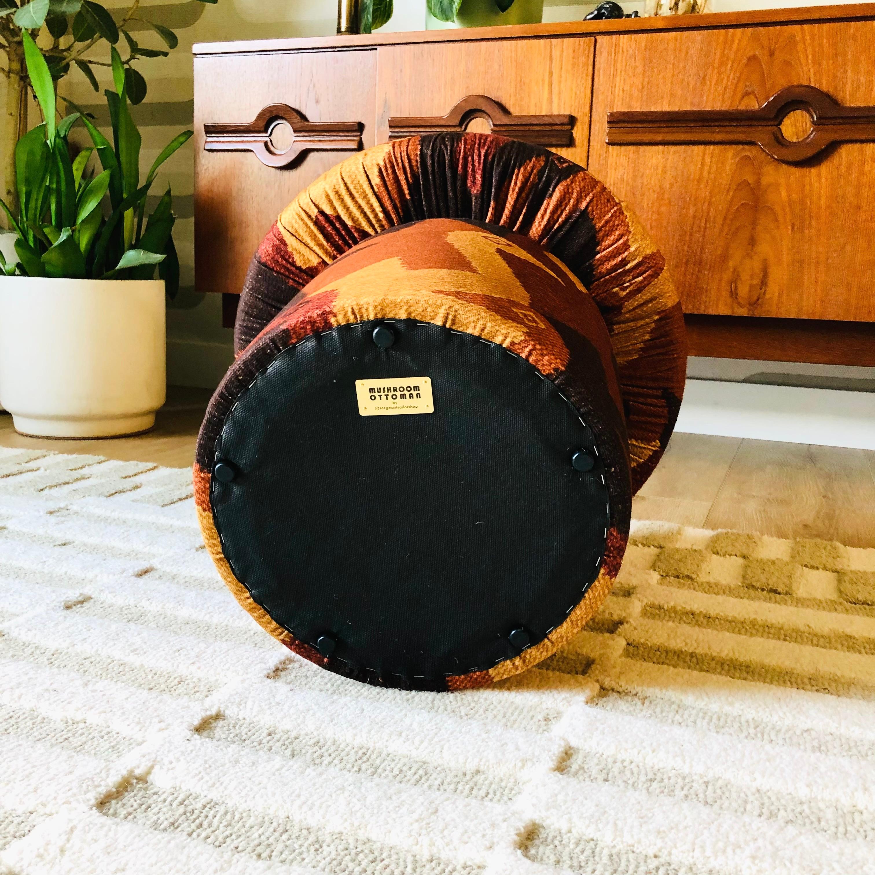 Pouf en forme de champignon dans Sunset Birds en vente 2