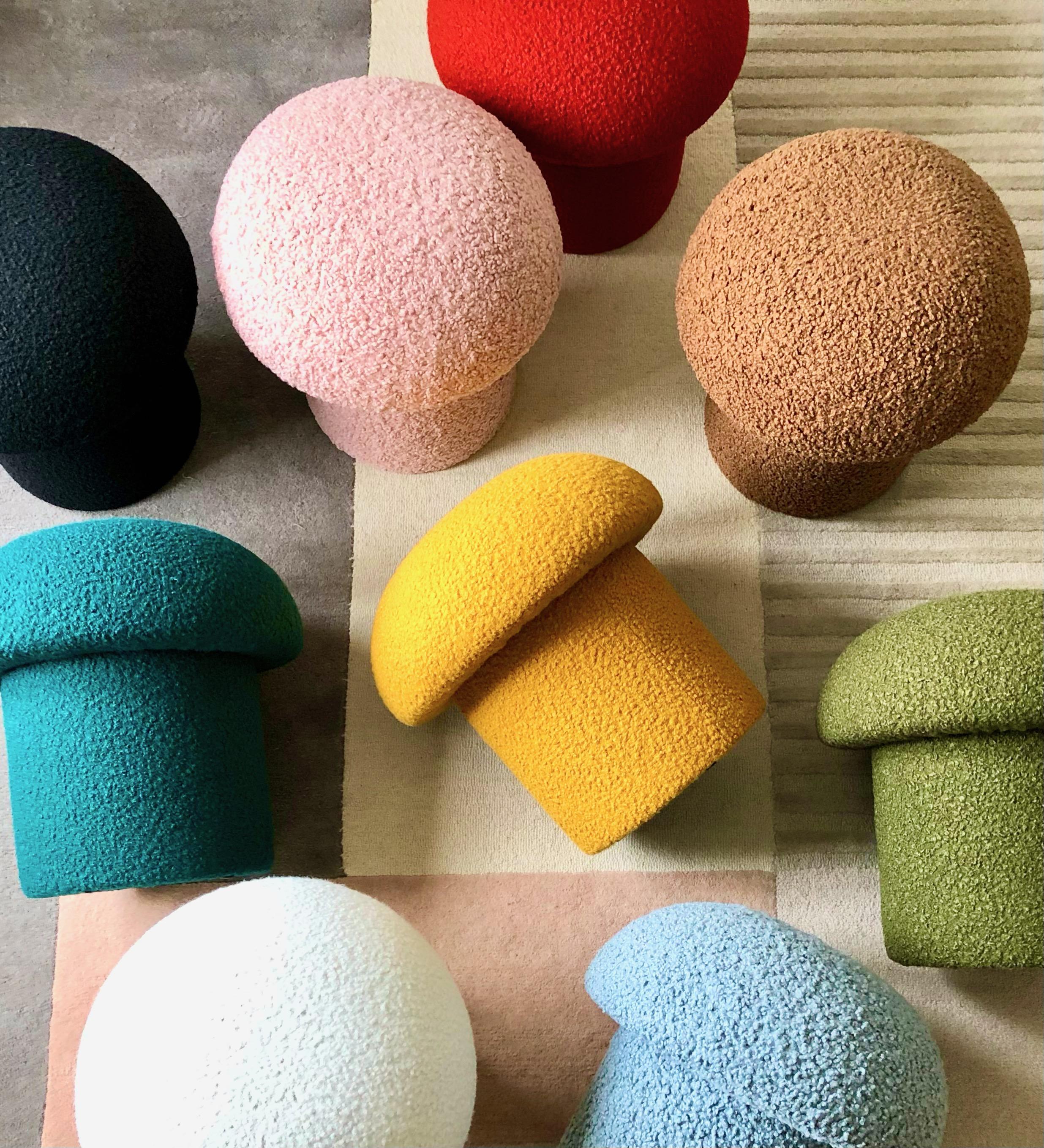 Pouf fungo in bouclé verde acqua in vendita 1