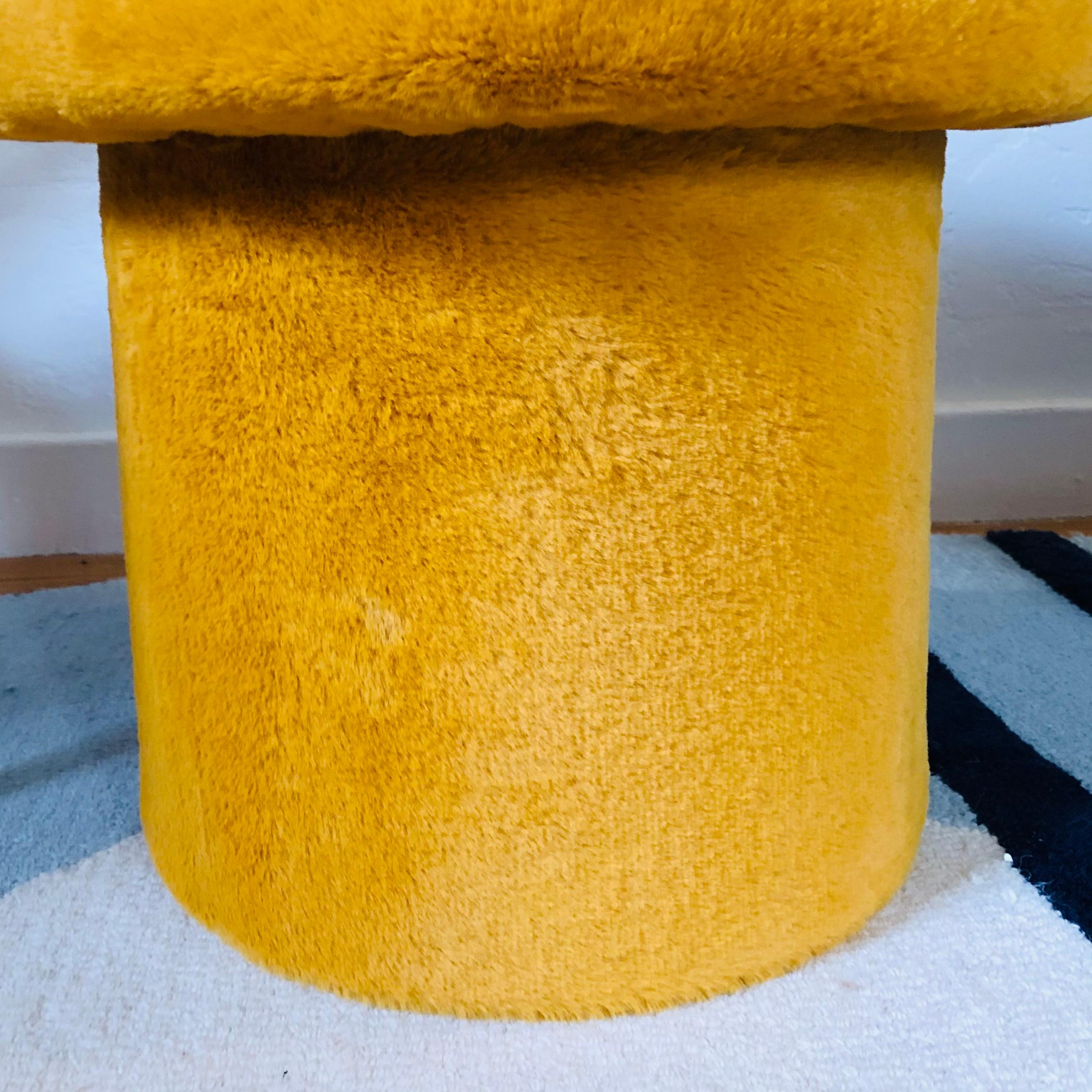 Pouf Mushroom en Topaz Plush Neuf - En vente à Fairfield, CA