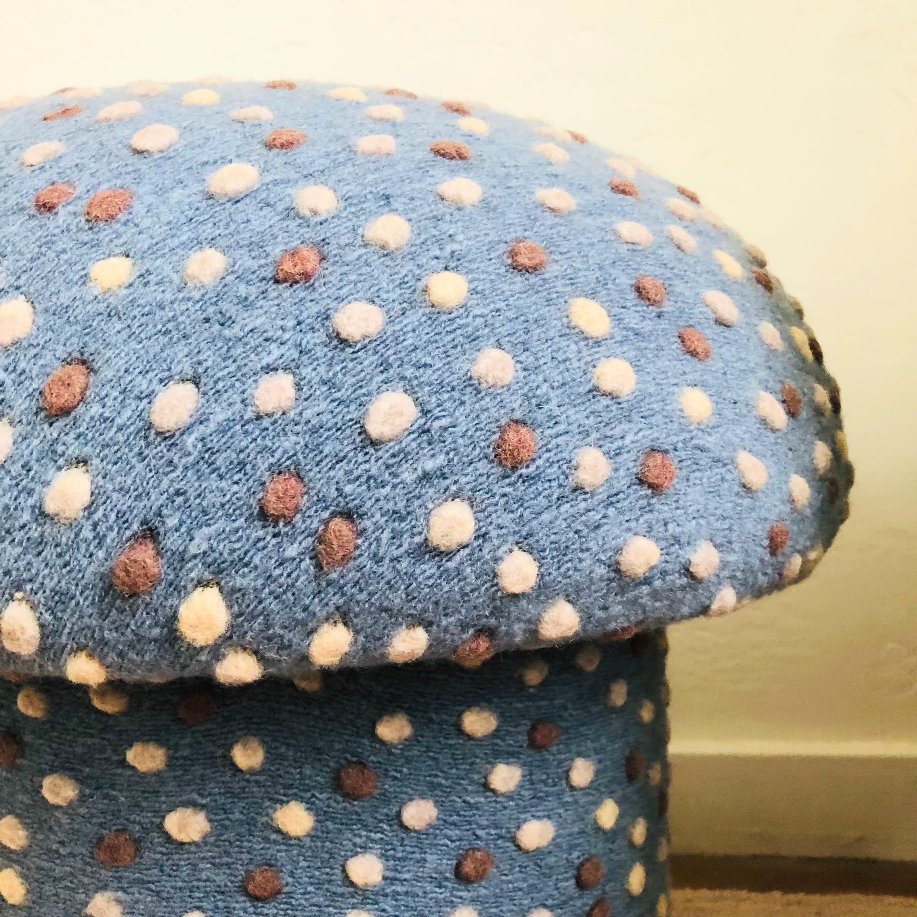 Américain Pouf champignon en laine denim à pois bleus en vente