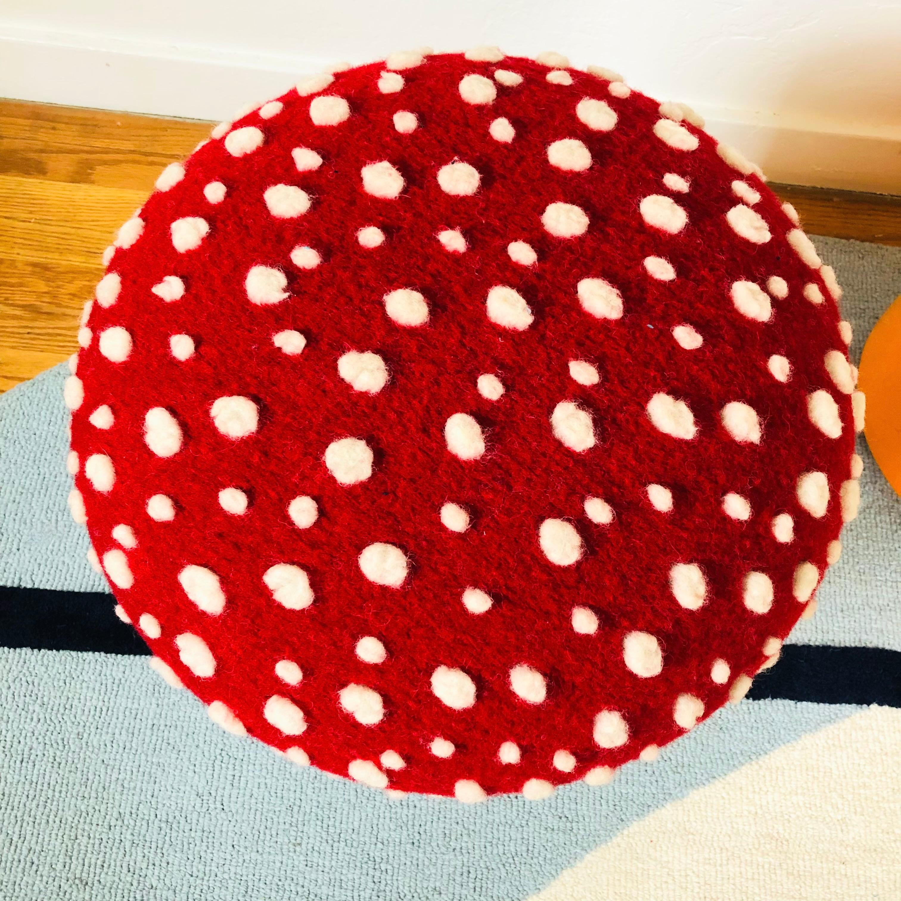 Américain Mushroom Ottoman in Wool Fly Agaric en vente