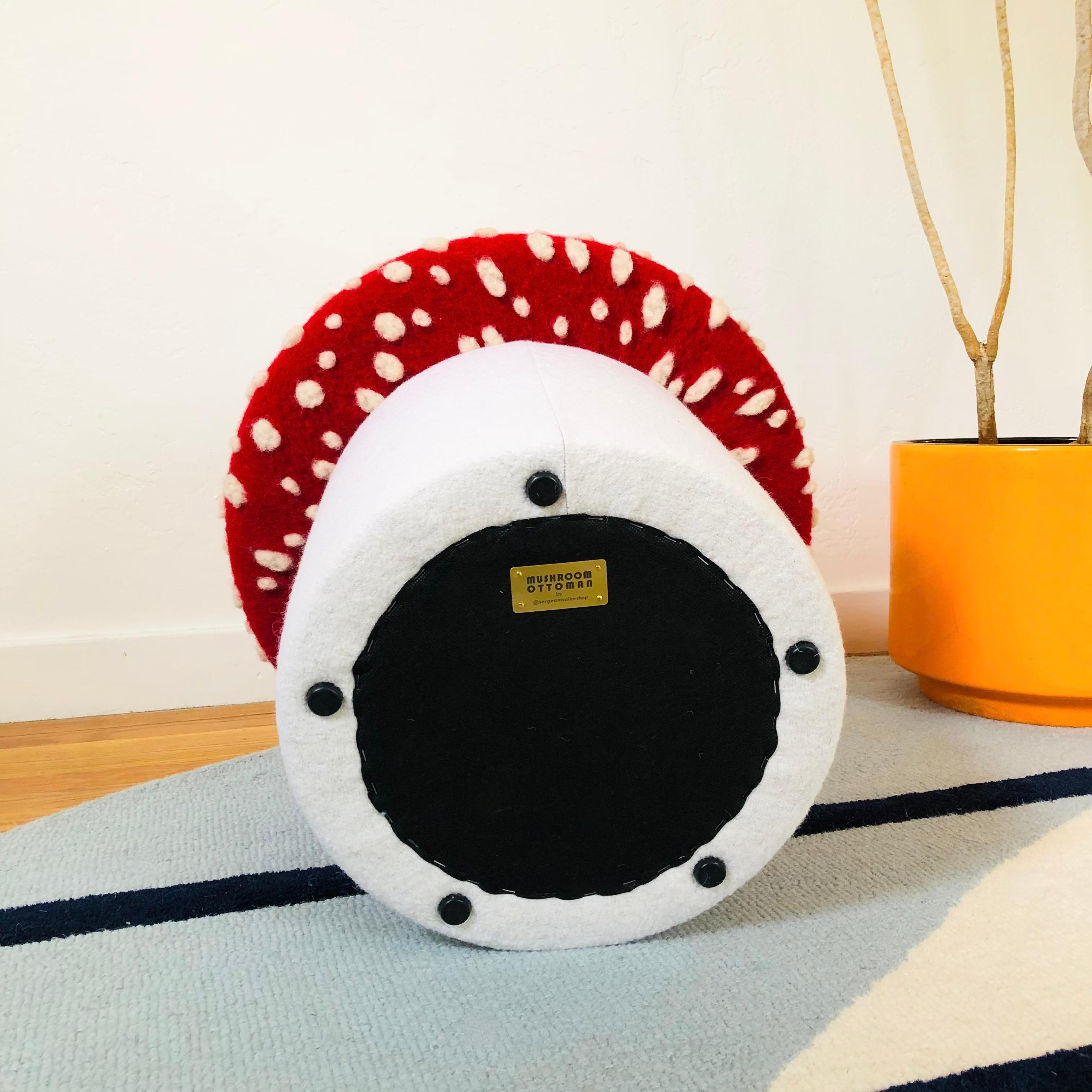 Laine Mushroom Ottoman in Wool Fly Agaric en vente