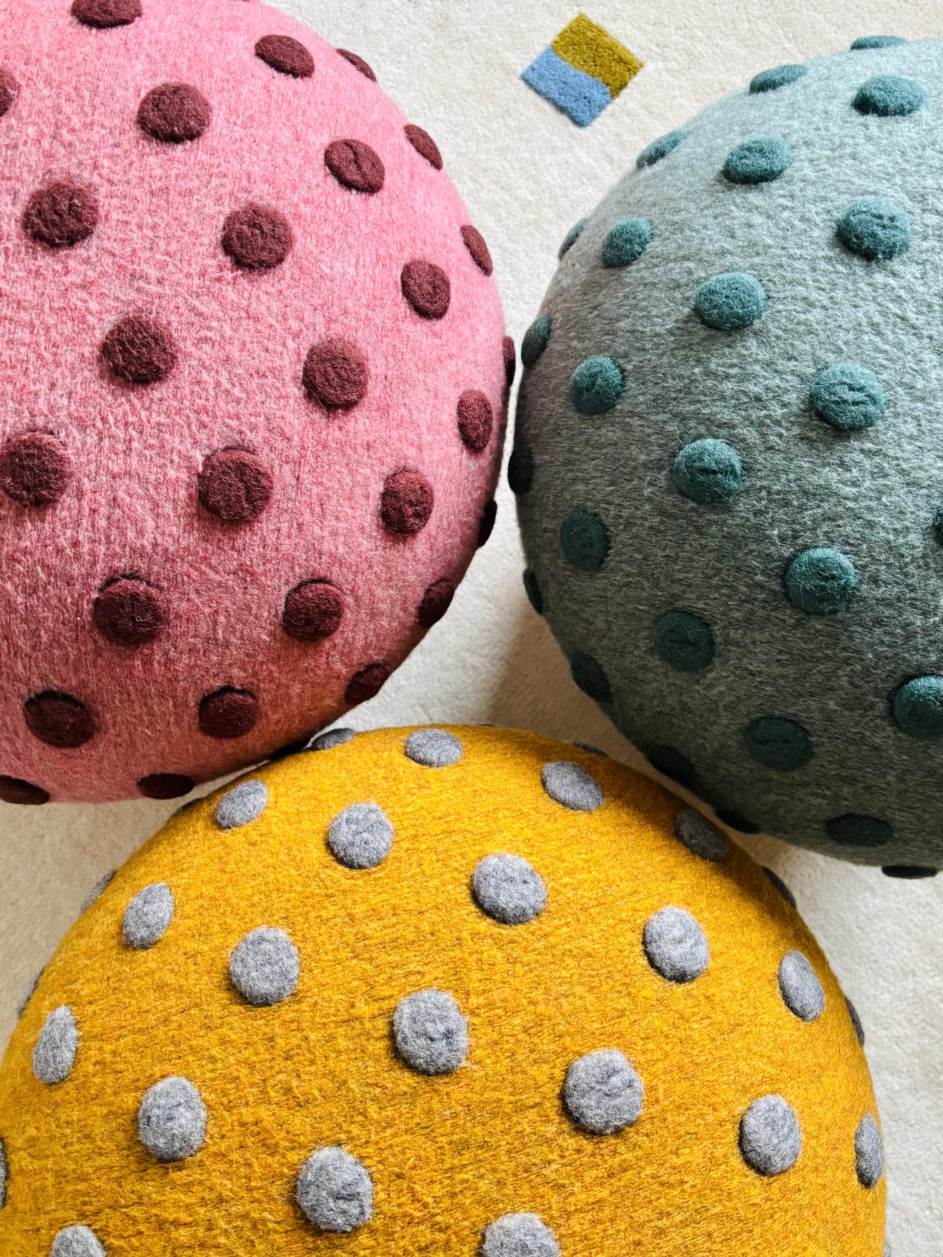 Pouf en laine Jade Dot en vente 7