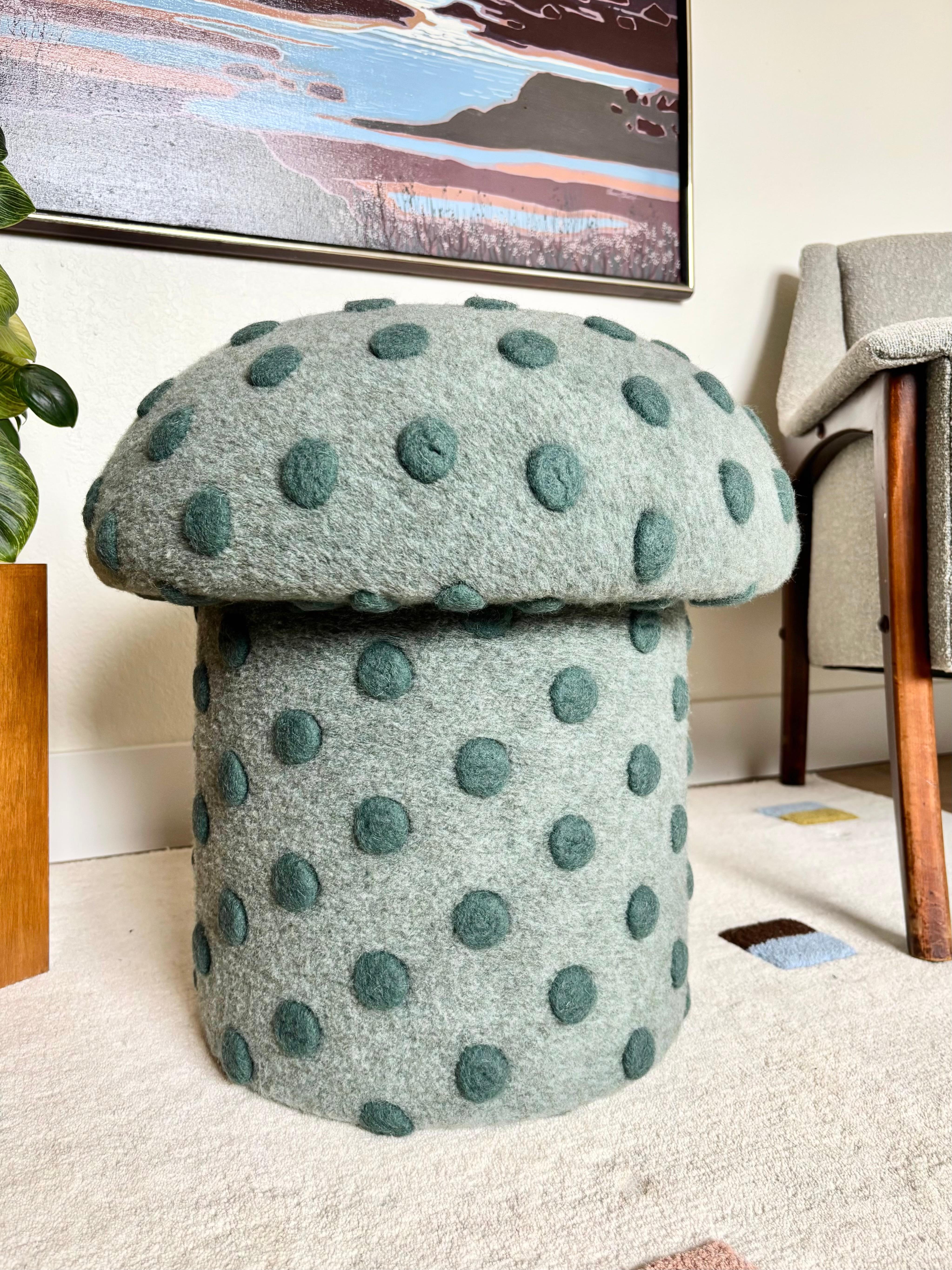 Pouf en laine Jade Dot Neuf - En vente à Fairfield, CA