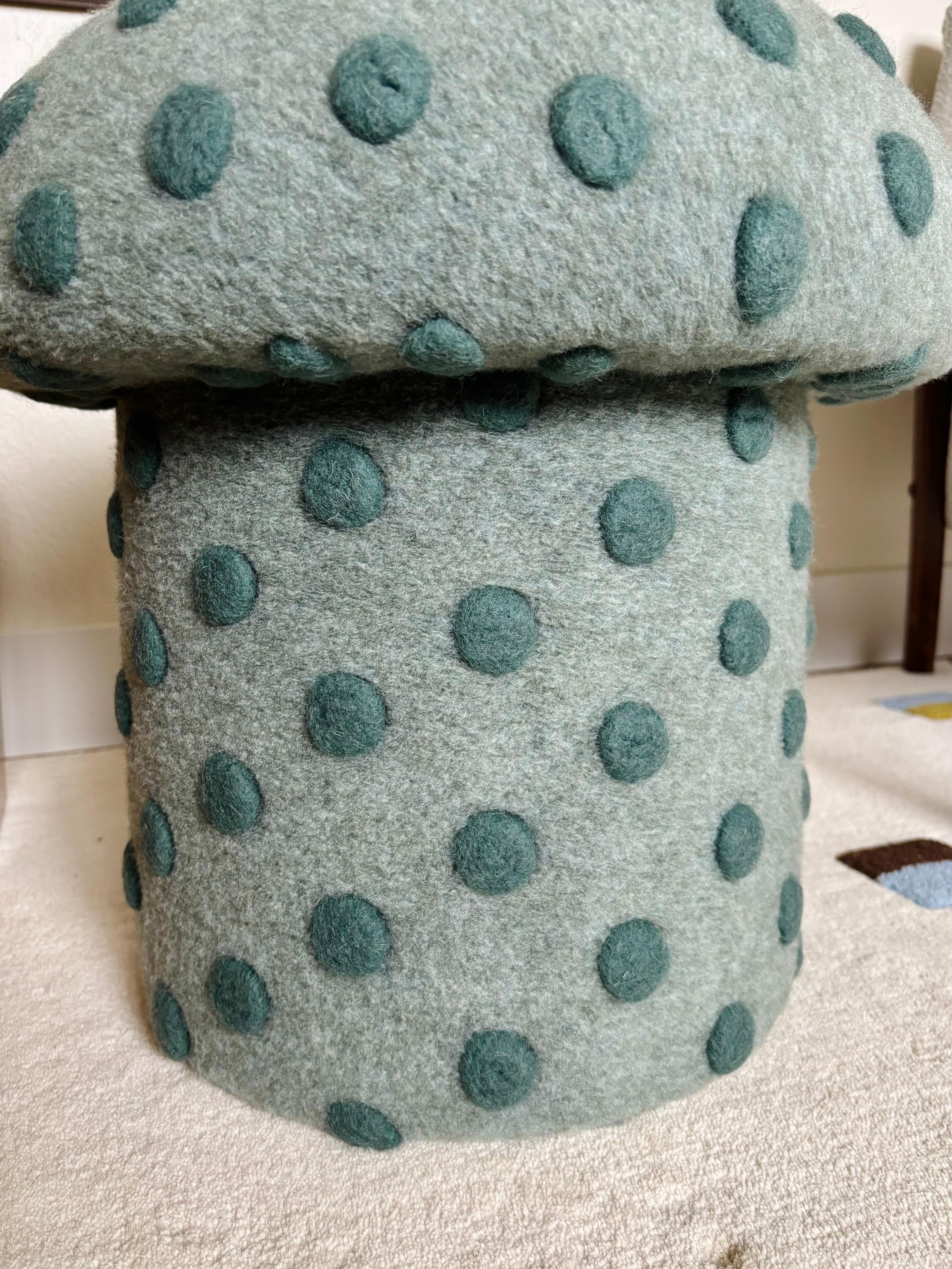 Pouf en laine Jade Dot en vente 2