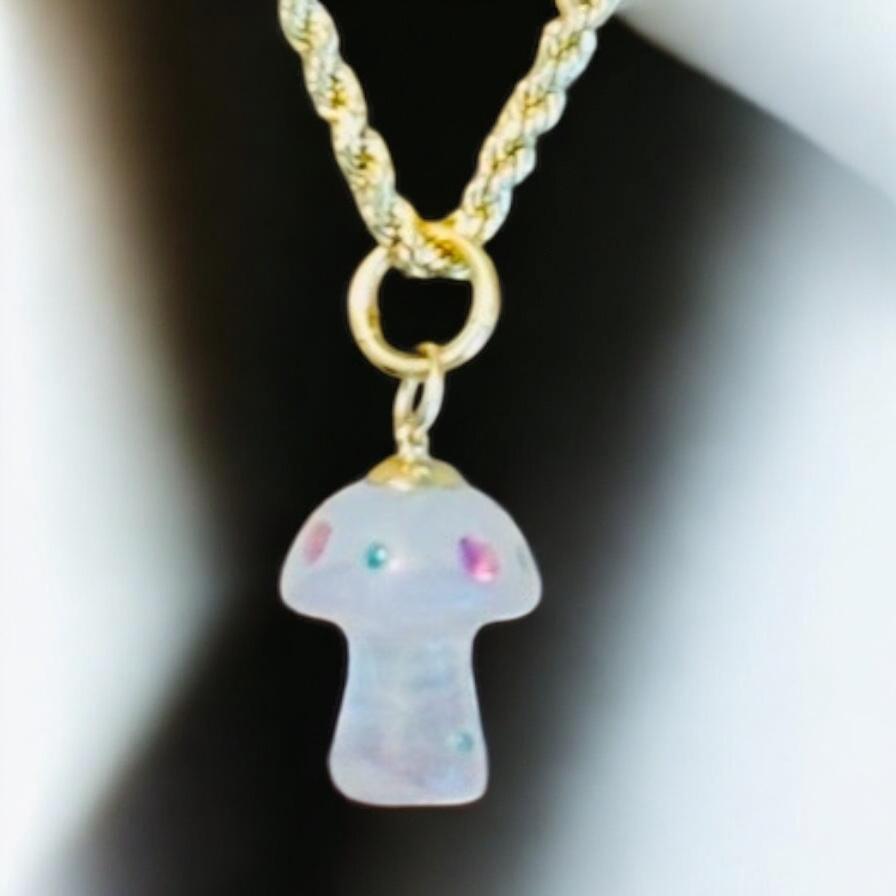 Ciondolo a forma di fungo magico con FLUORITE, EMERALDI, TORMALINA ROSA e ORO 14K in vendita 2