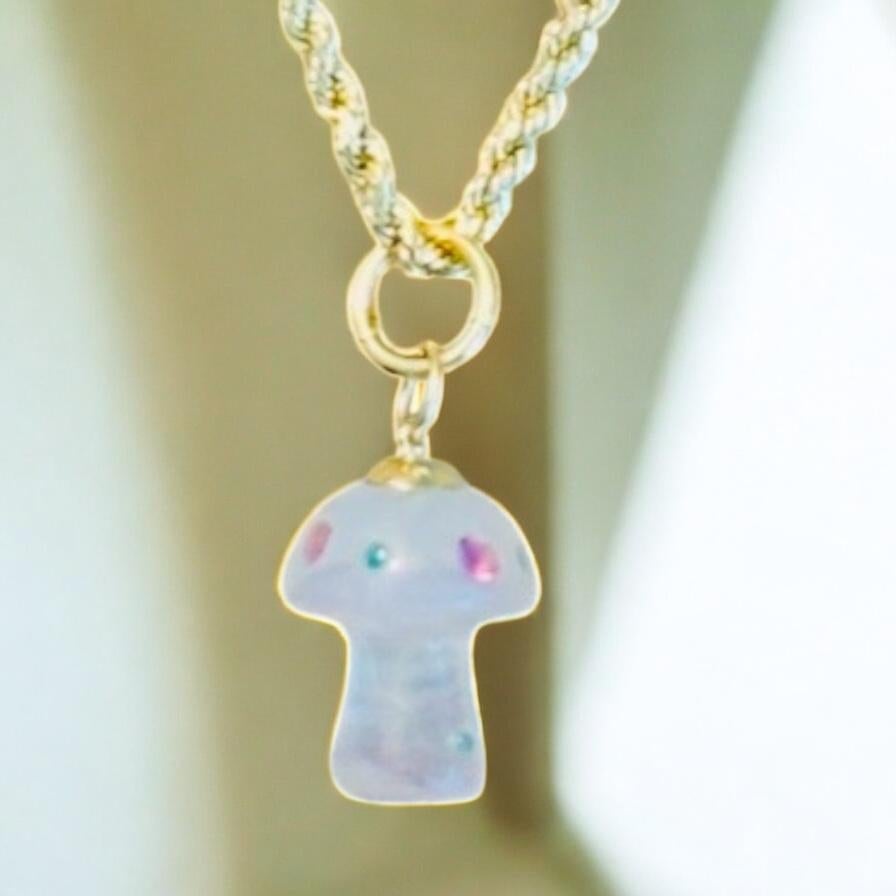 Ciondolo a forma di fungo magico con FLUORITE, EMERALDI, TORMALINA ROSA e ORO 14K in vendita 3