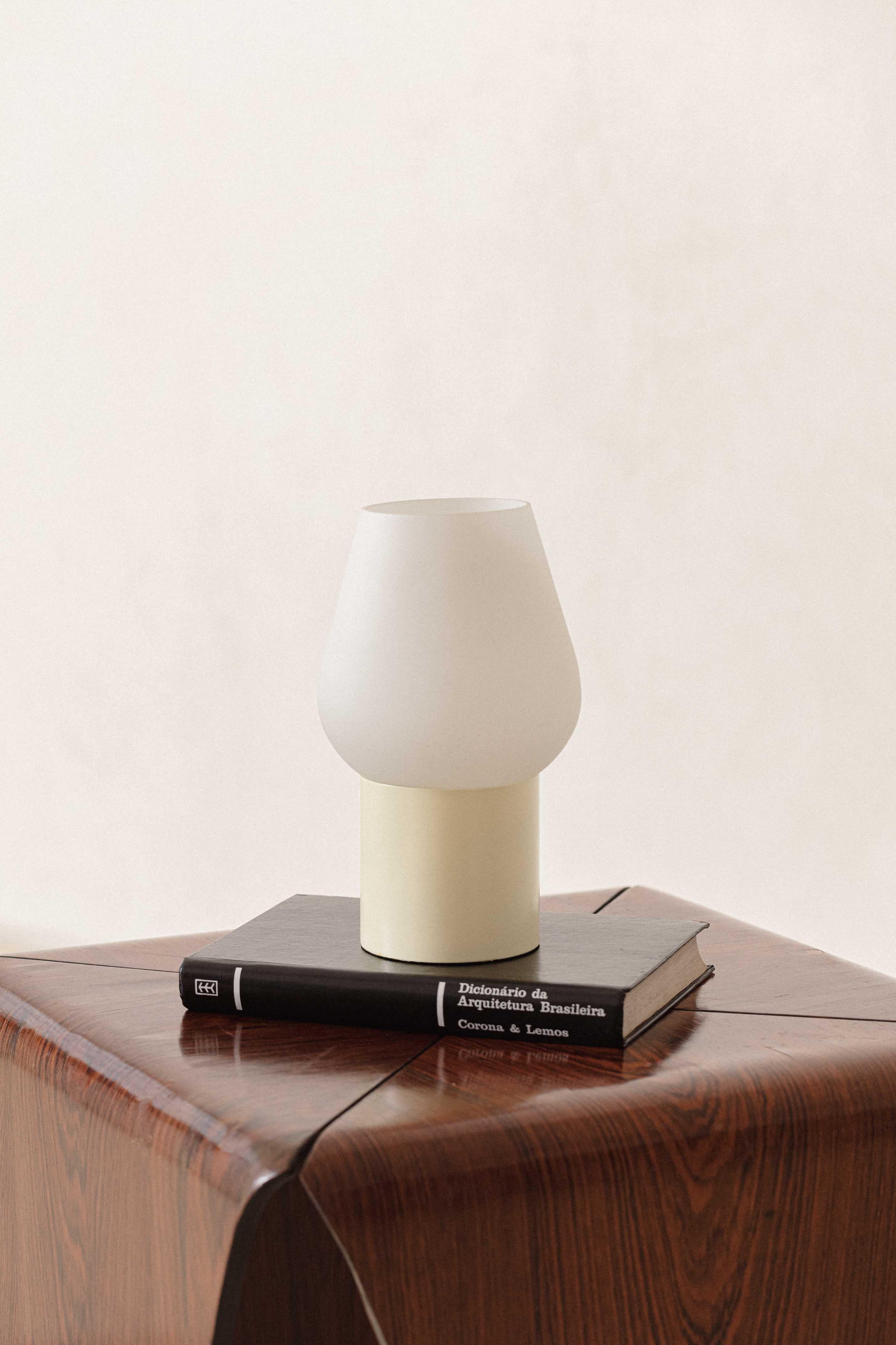 Lampe de bureau de style champignon, artiste inconnu, acier et verre opalin, années 1960 Bon état - En vente à New York, NY