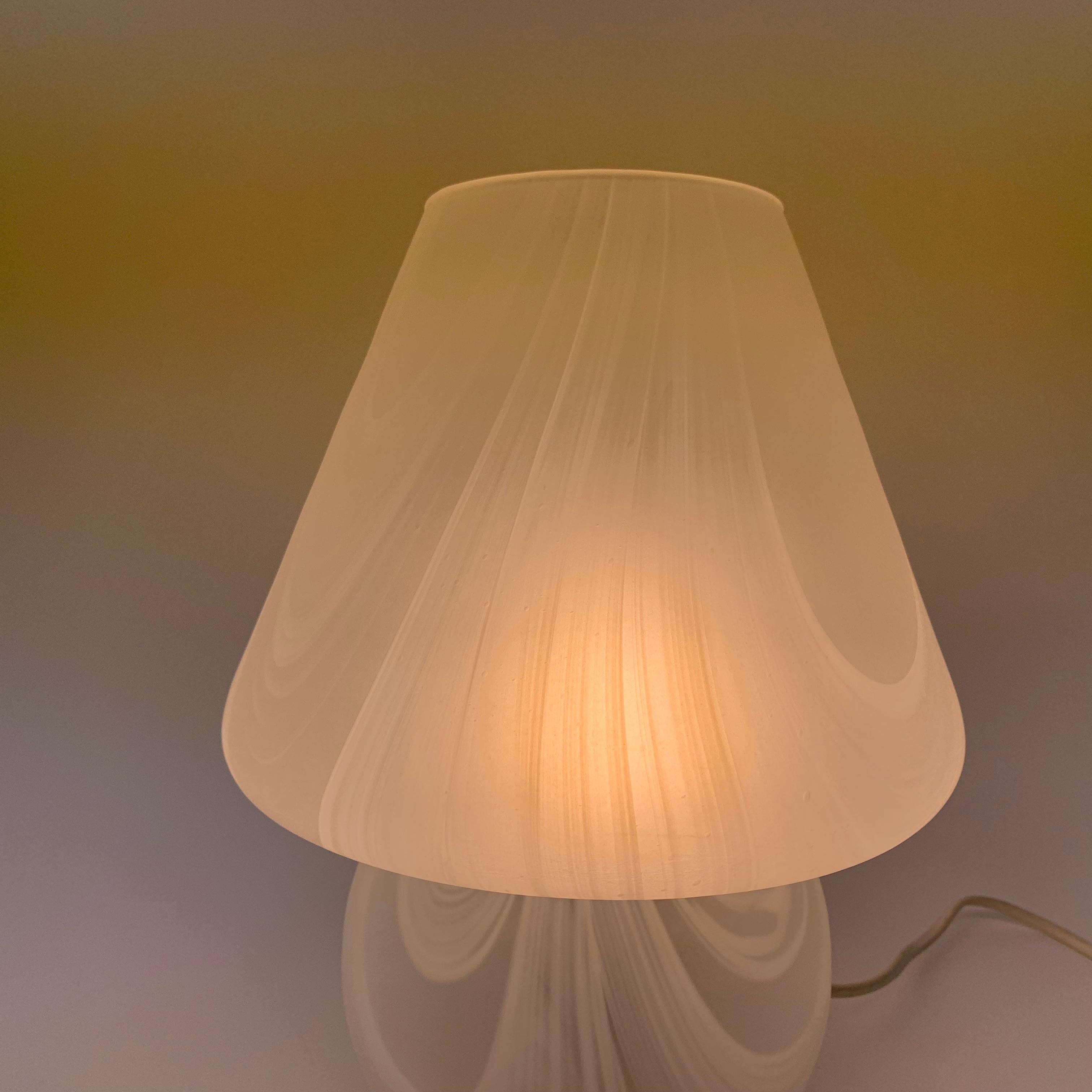 Lampe de table champignon, années 1970 en vente 3