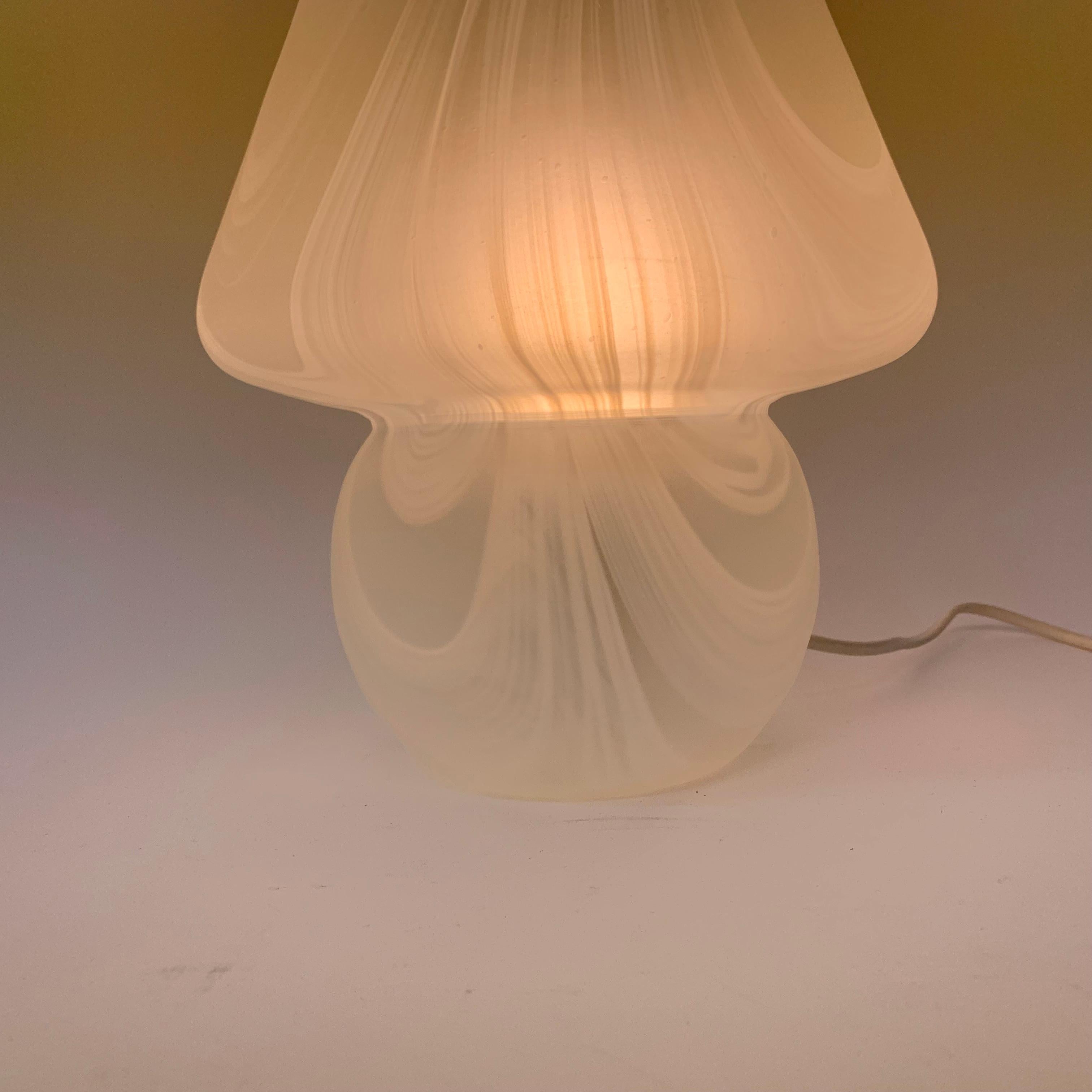 Lampe de table champignon, années 1970 en vente 4