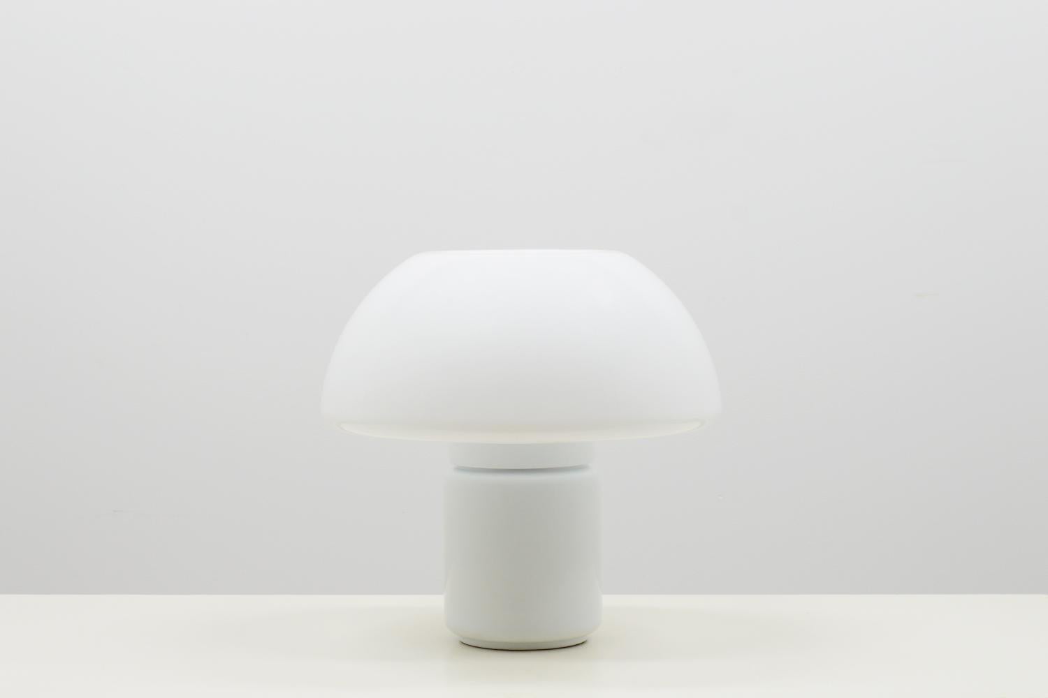 “Mushroom” table lamp 625 by Elio Martilelli for martinelli luce, Italy 70s. Metal white base and acrylic white shade. Holds 3 E27 bulbs. The lamp is rewired (EU plug). A dent on the back of the shade due to a too hot bulb, this does not effect the