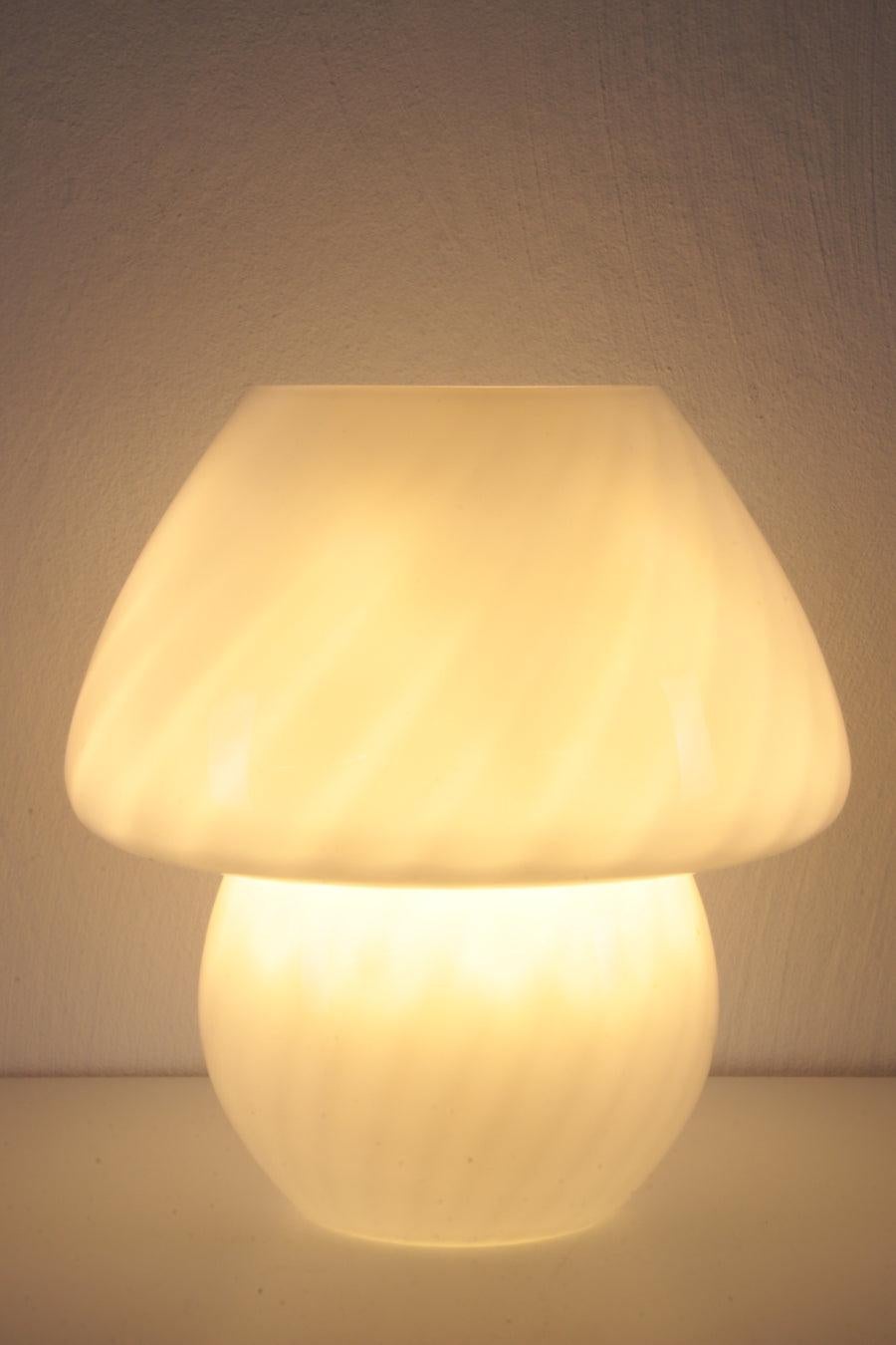 Mushroom Lamp Beautiful White Glass Model 6282

Beautiful mushroom lamp with a beautiful light made by Glashutte Germany in the 1960s.

It is bright without dazzling. With a nice soft light and a switch.

And through the opening it sheds light on