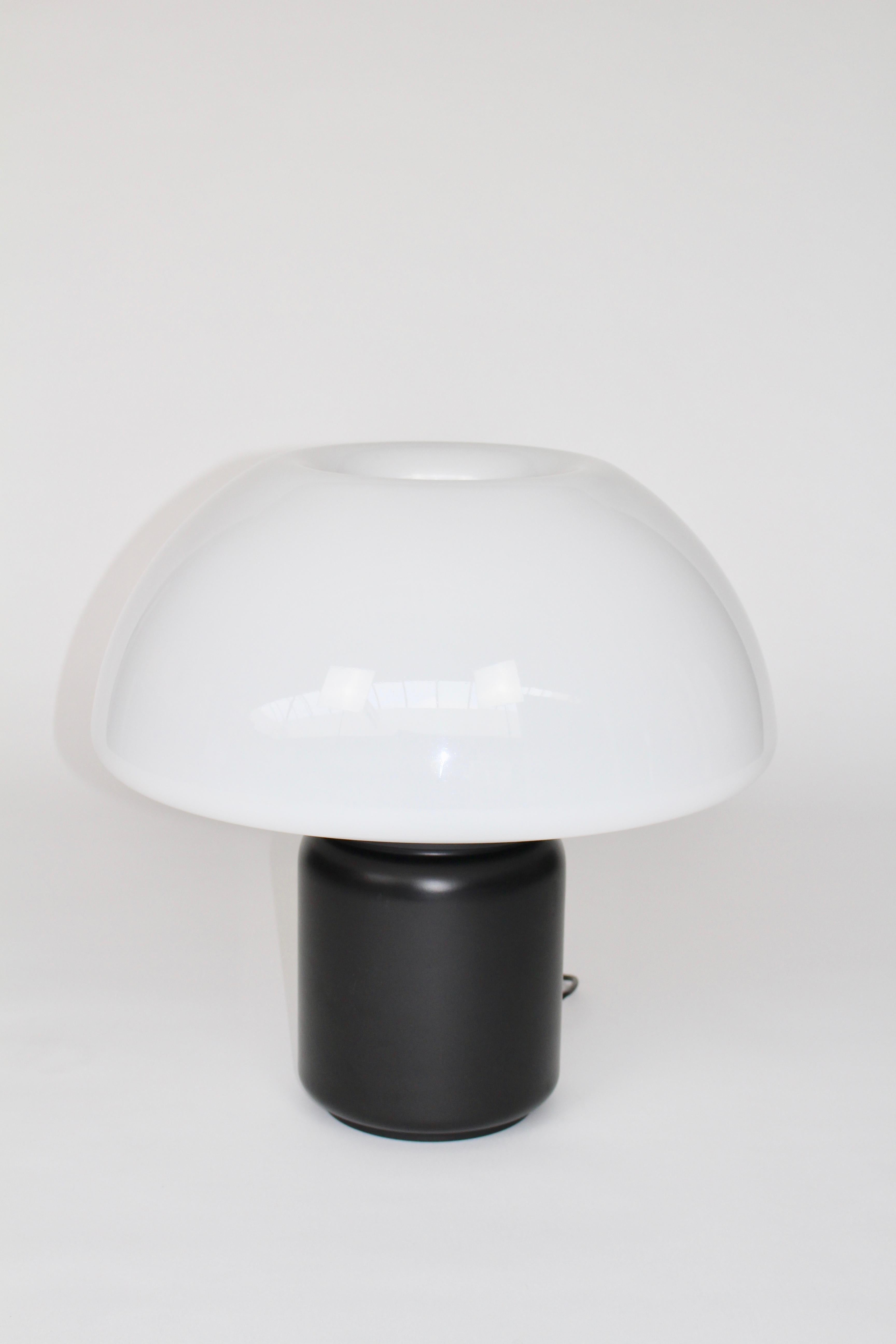A beautiful mushroom Mod. 625 table lamp by Elio Martinelli.
