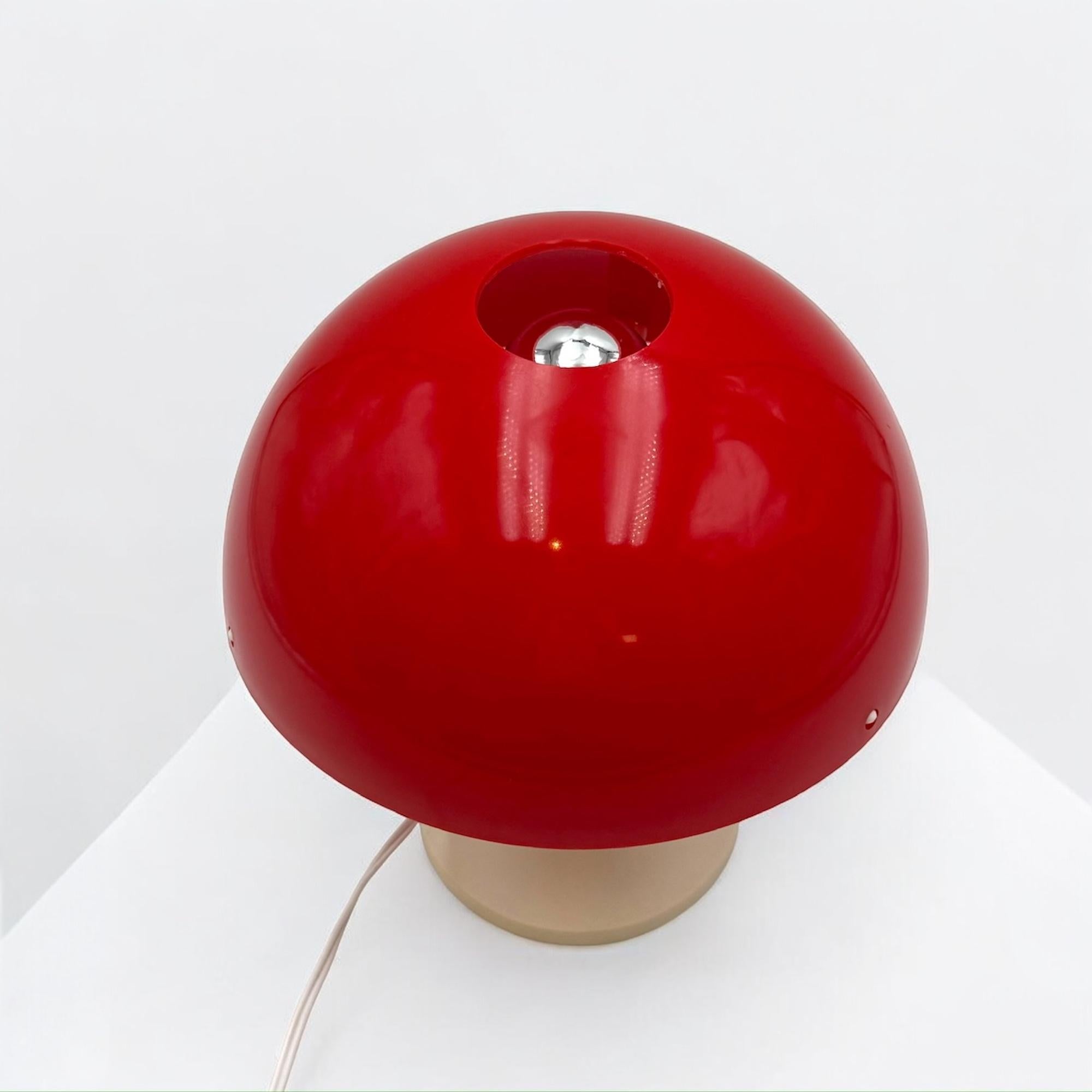 Pilz-Tischlampe, roter und elfenbeinfarbener Kunststoff, Space Age Italien, 1970er (Ende des 20. Jahrhunderts) im Angebot