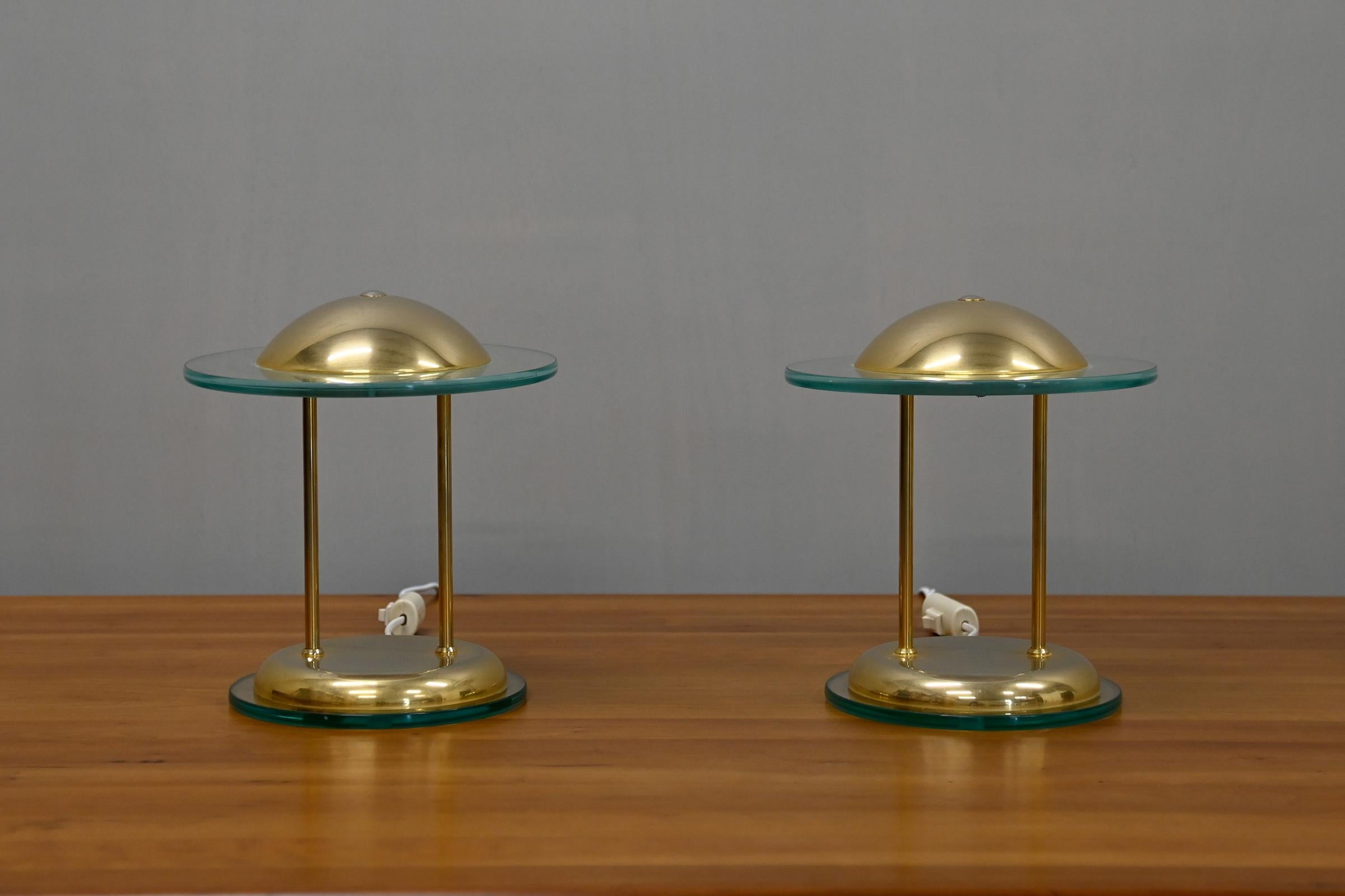 Néerlandais Lampes de table champignons en laiton et verre par Herda de style Memphis en vente