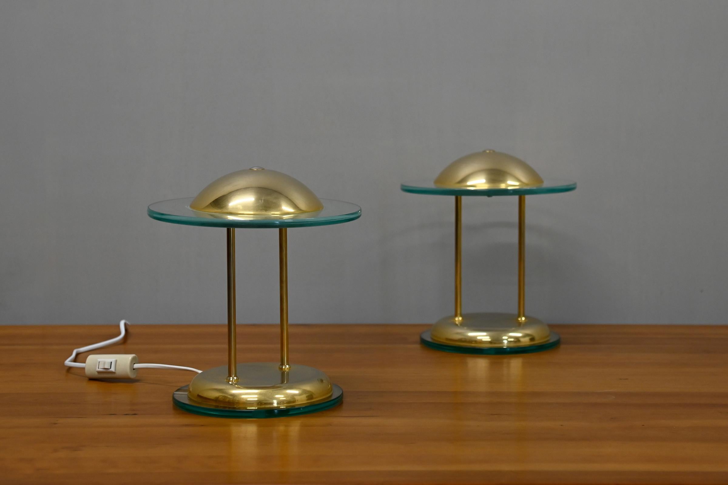 20ième siècle Lampes de table champignons en laiton et verre par Herda de style Memphis en vente