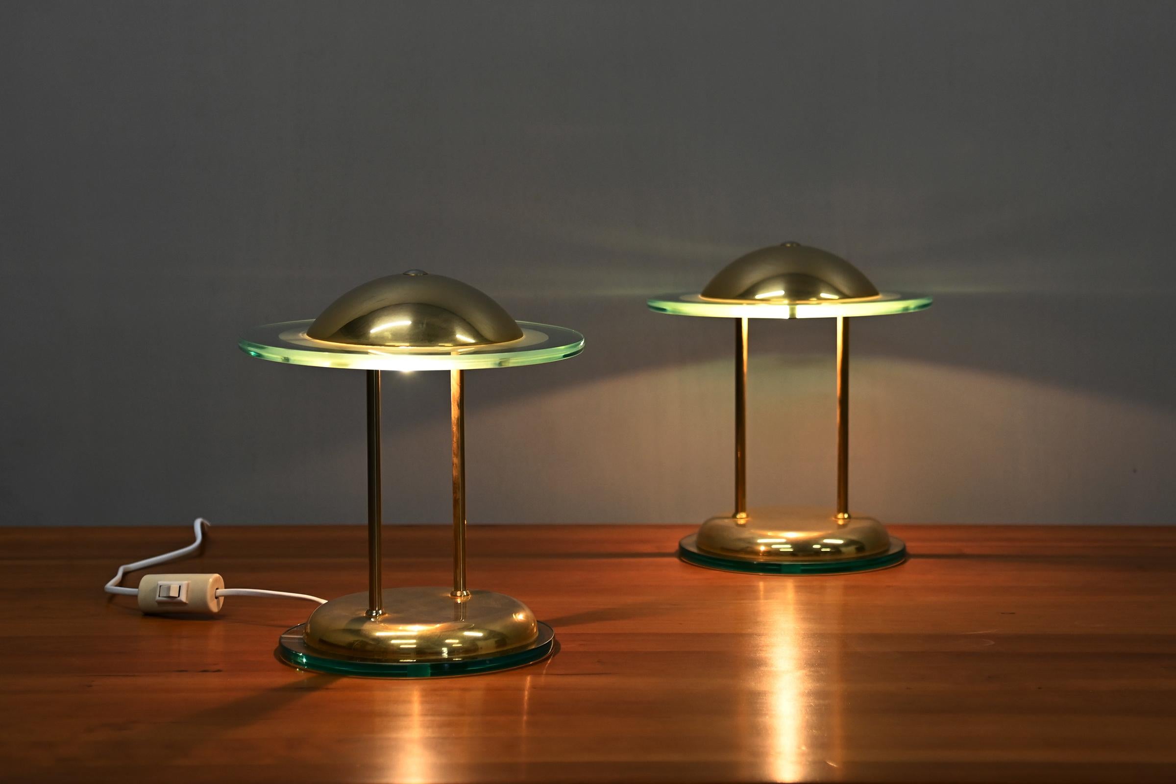 Laiton Lampes de table champignons en laiton et verre par Herda de style Memphis en vente