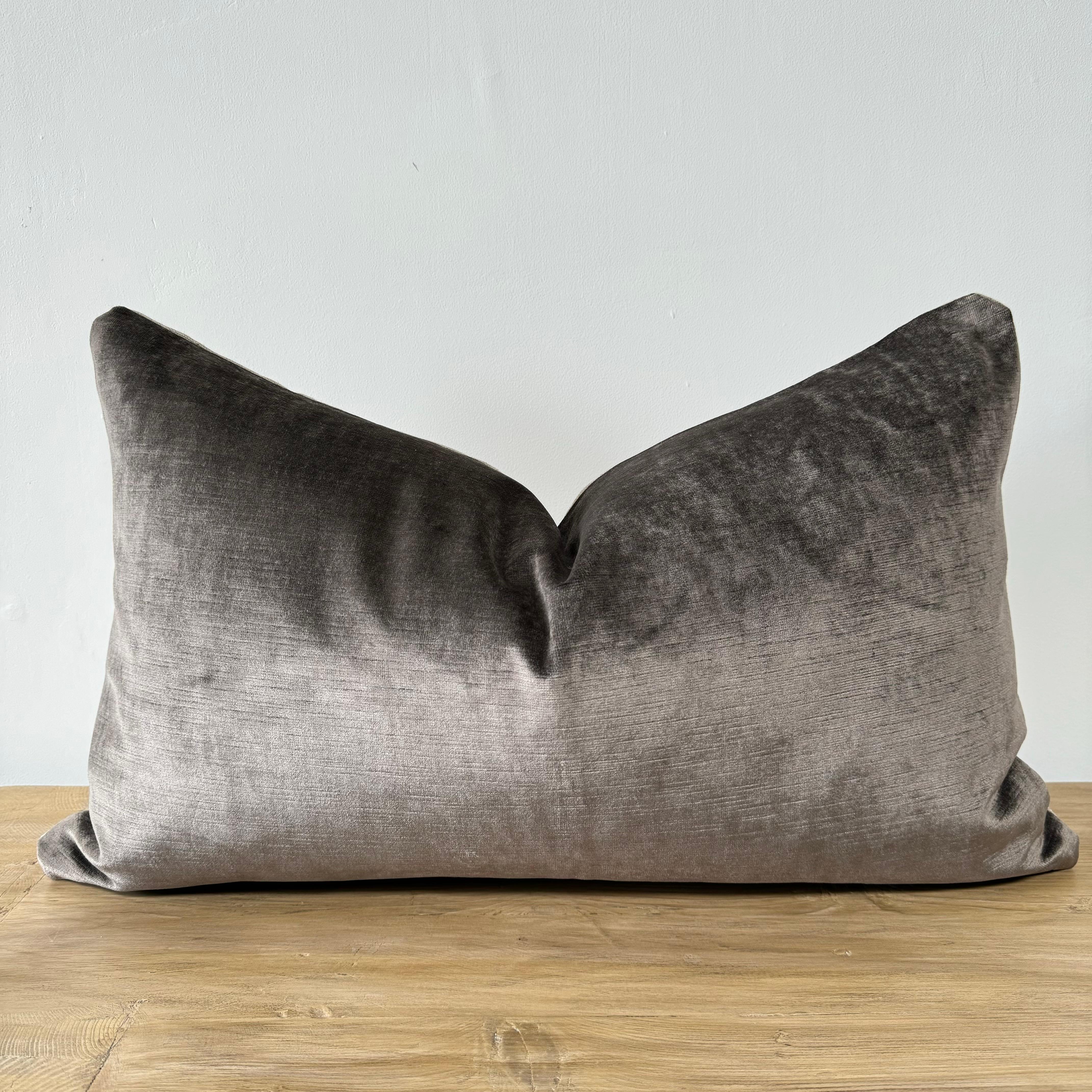 Cuscino in velluto in stile vintage a forma di fungo
Dimensioni: 15