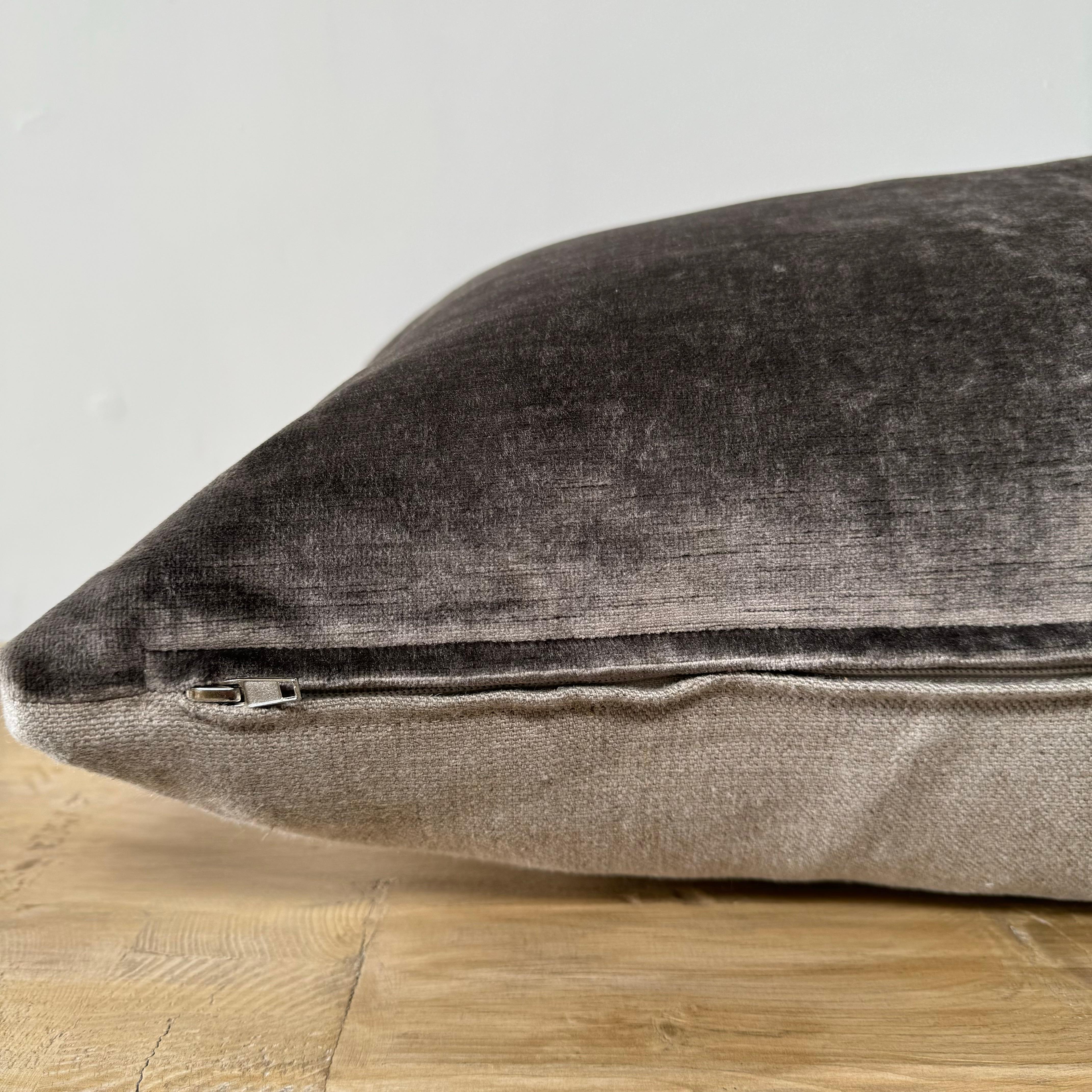 Lino Cuscino lombare in velluto vintage Mushroom in vendita
