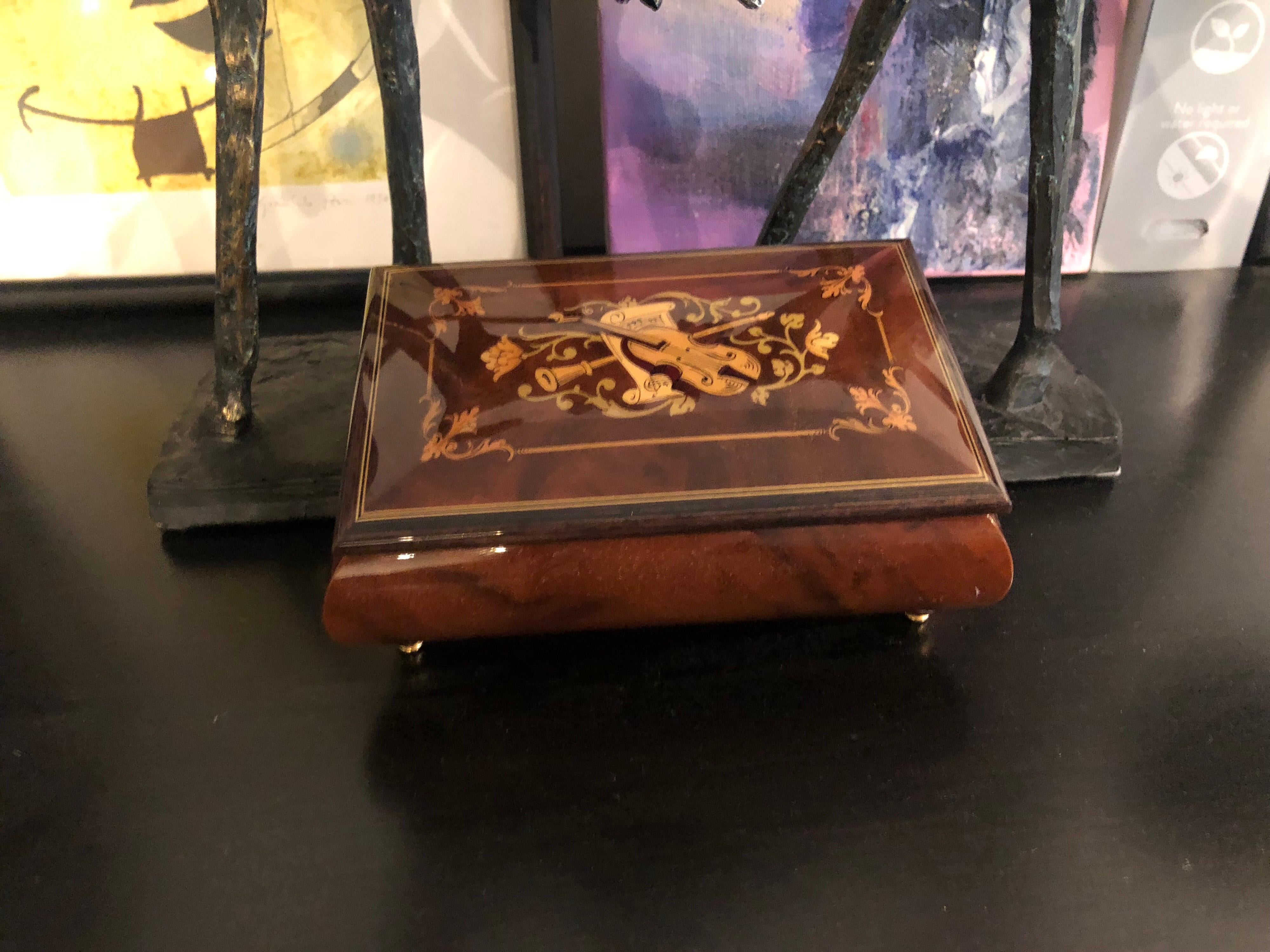Music Box Inlaid Handcrafted Jewelery Gloss Burl-Walnut 'Romance' Swiss Made 1