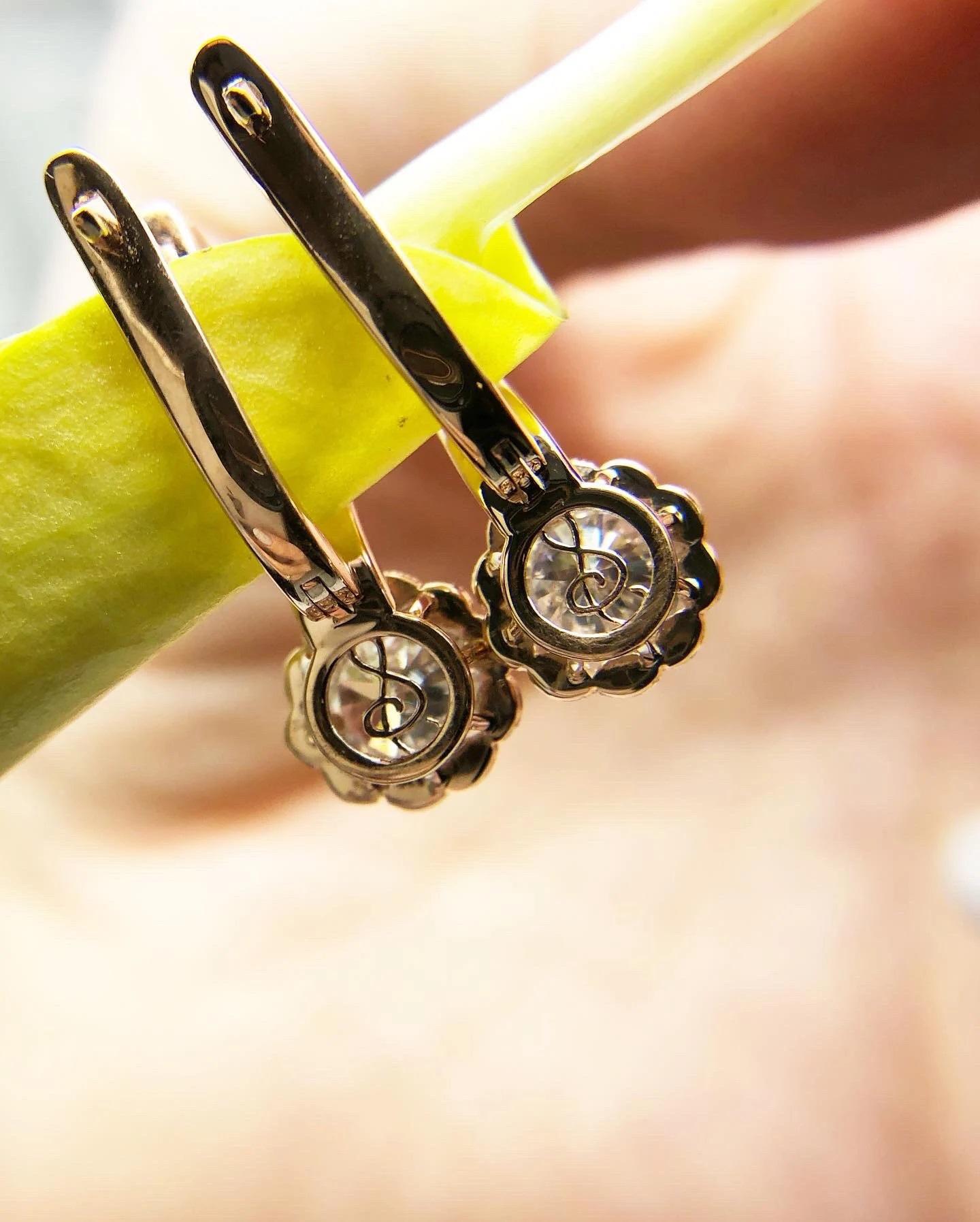 Stunning earrings with so much character, little music sign on the back of the earrings, stunning center moissanites with natural diamonds around the center and on the top of the earrings, the diamonds total 0.50ct and are of fine quality at VS
