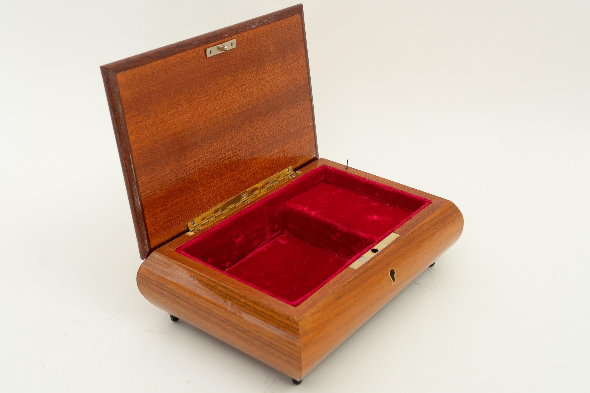Music Play Box, Around 1960s, Made in Switzerland For Sale 3