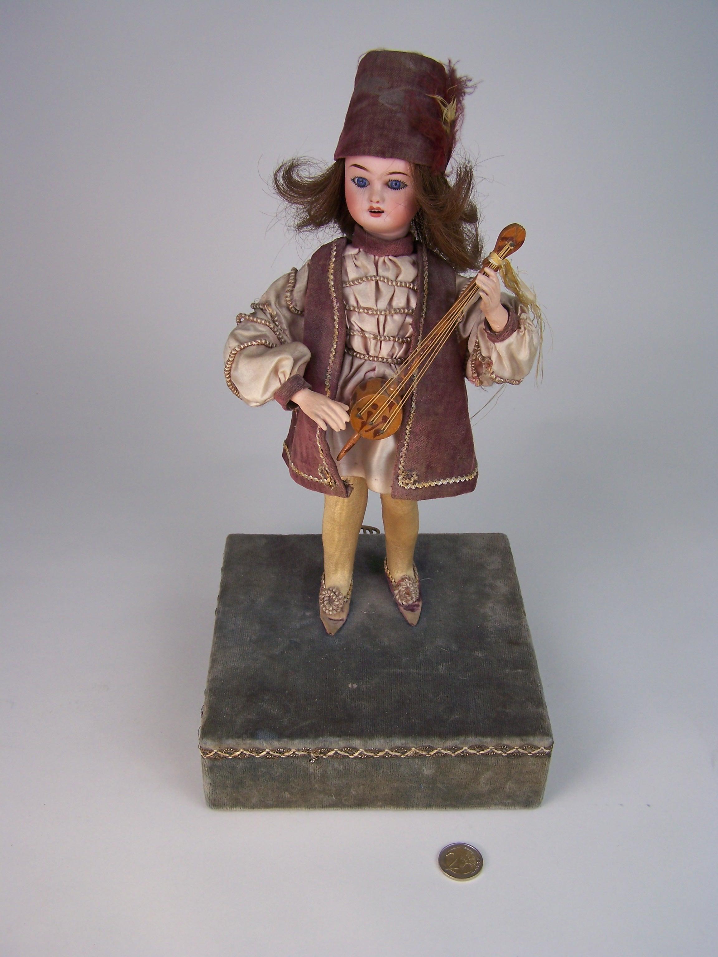 This automaton by the well-known maker Roullet Decamps from Bellancourt, is in fine condition and functions without any hiccups.

When wound up and started, the automaton plays a tune, moving its head from left to right and playing the guitar with