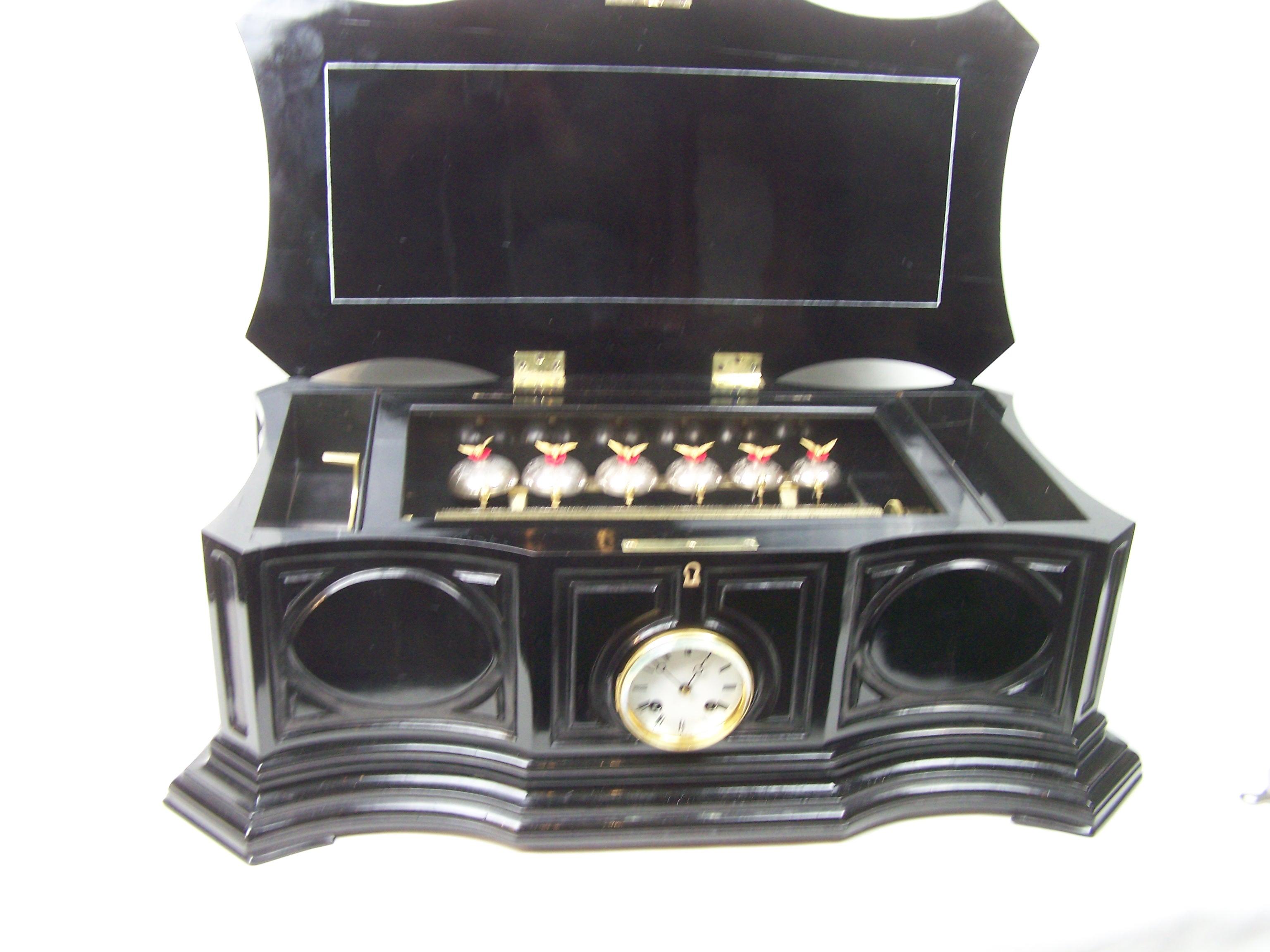 Reloj musical con mecanismo de caja de música con Campanas Vaciado en venta