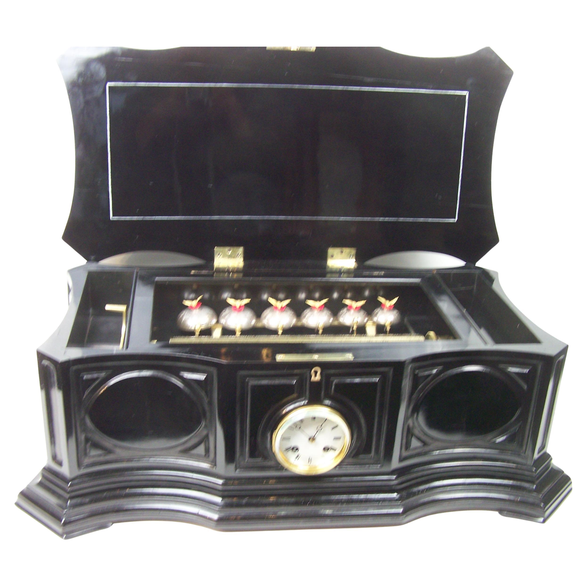 Reloj musical con mecanismo de caja de música con Campanas