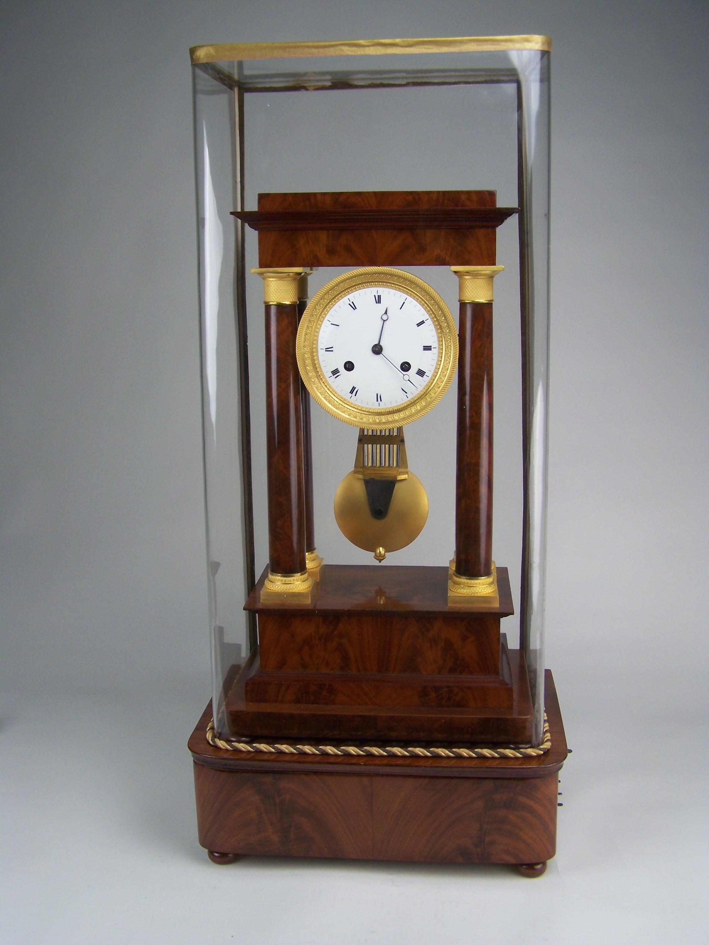 Horloge musicale avec échappement à roue à épingles et mécanisme musical linéaire à fusées en vente 8