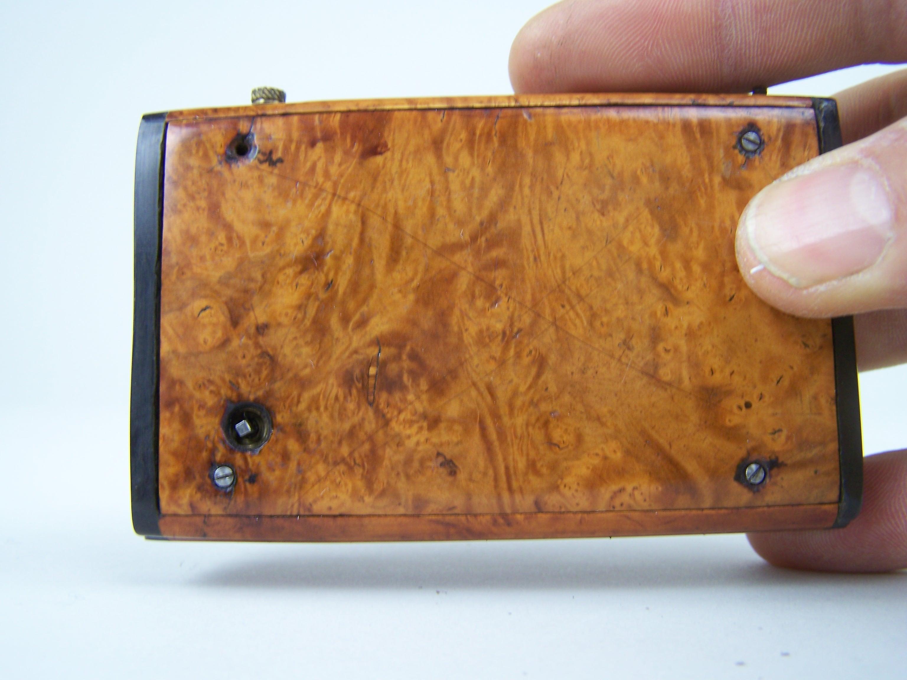 Musical Laurencekirk Snuff Box Playing 2 Tunes In Good Condition In Zonhoven, BE