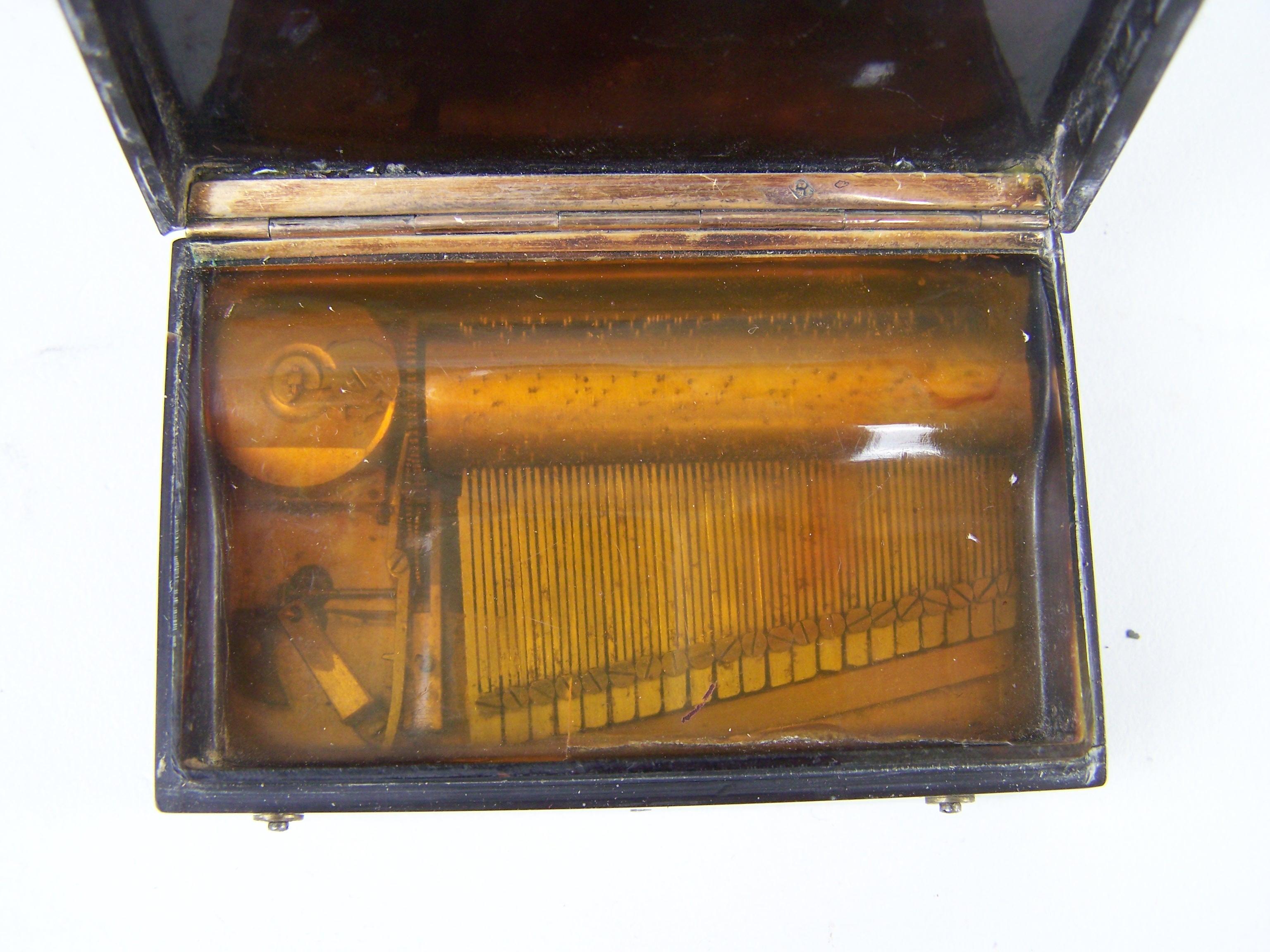 Mid-19th Century Musical snuff box  For Sale