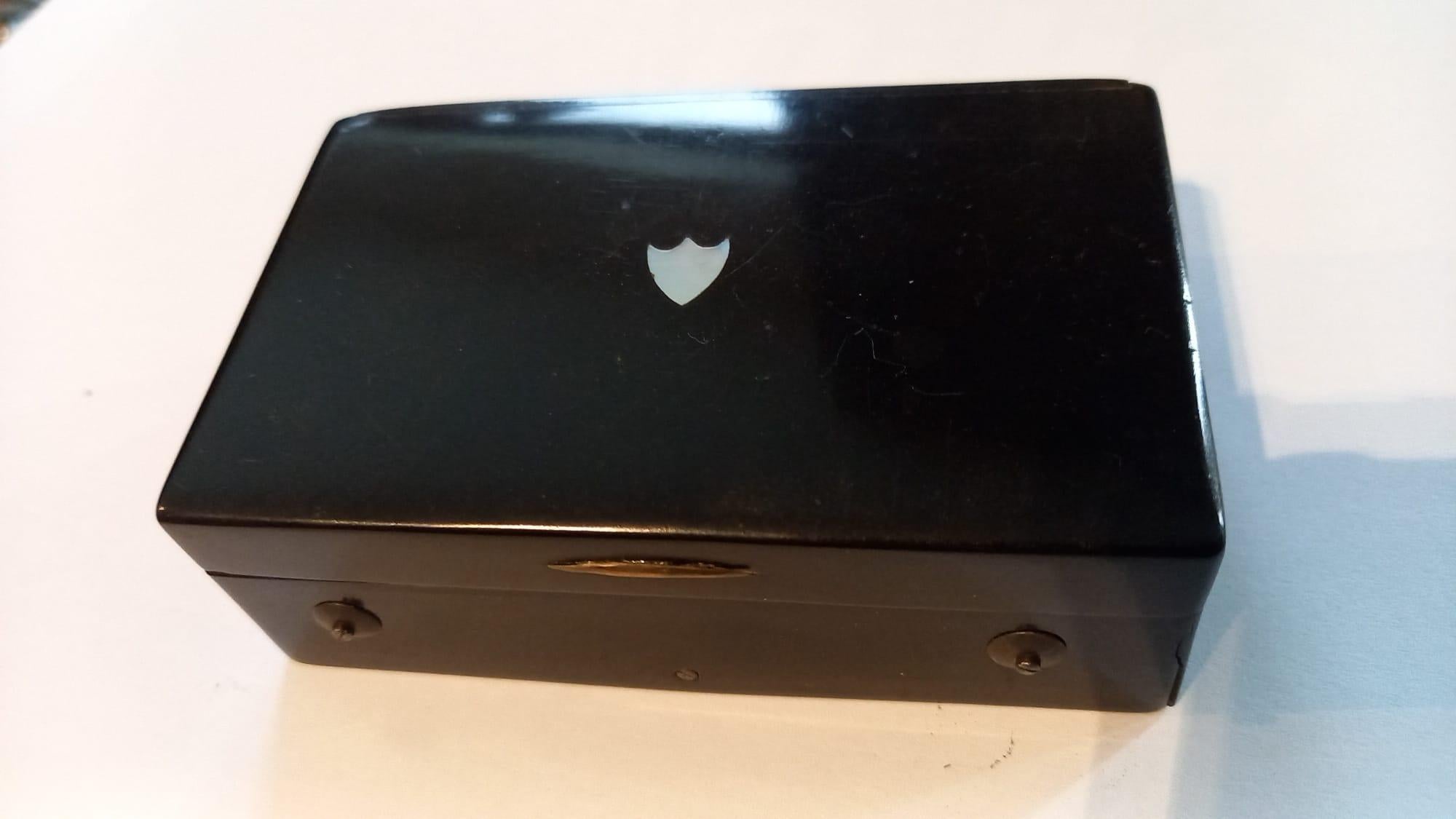 Musical snuff box with cylinder movement and sectional comb 4