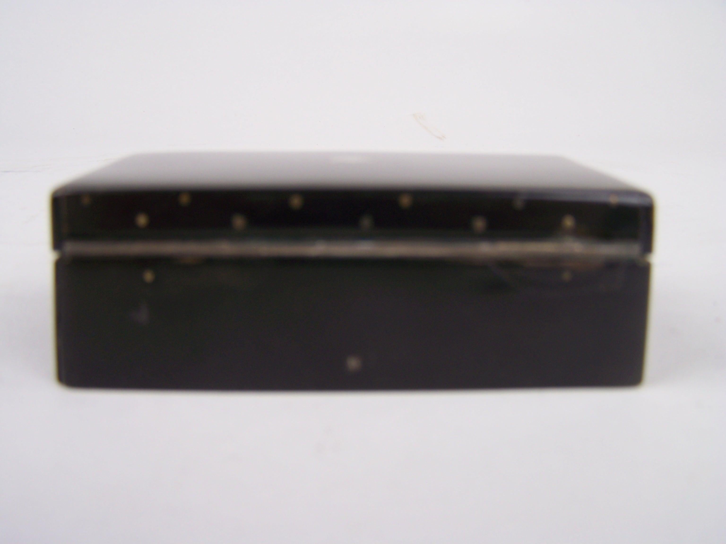 Mid-19th Century Musical snuff box with cylinder movement and sectional comb