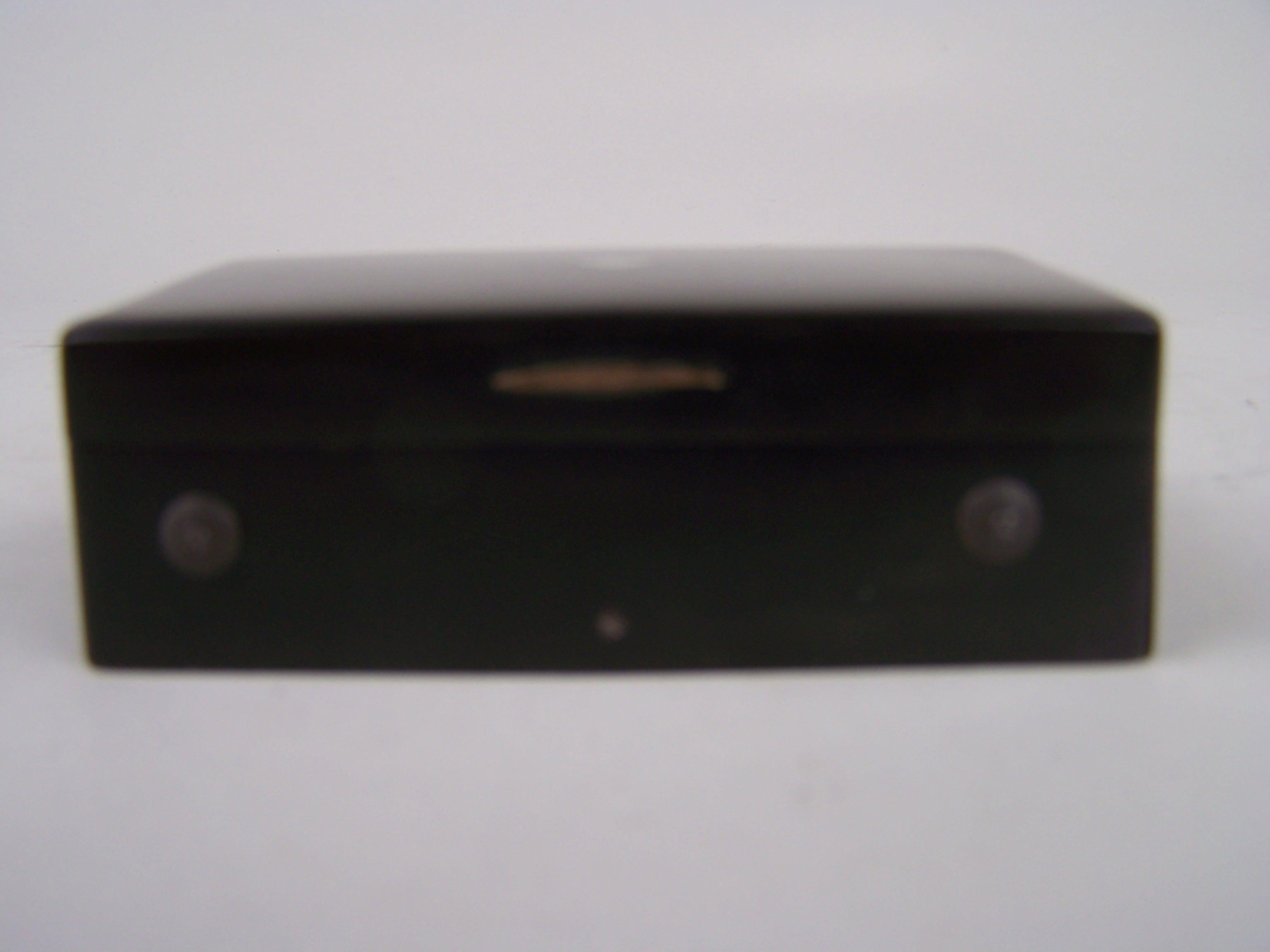 Musical snuff box with cylinder movement and sectional comb 1