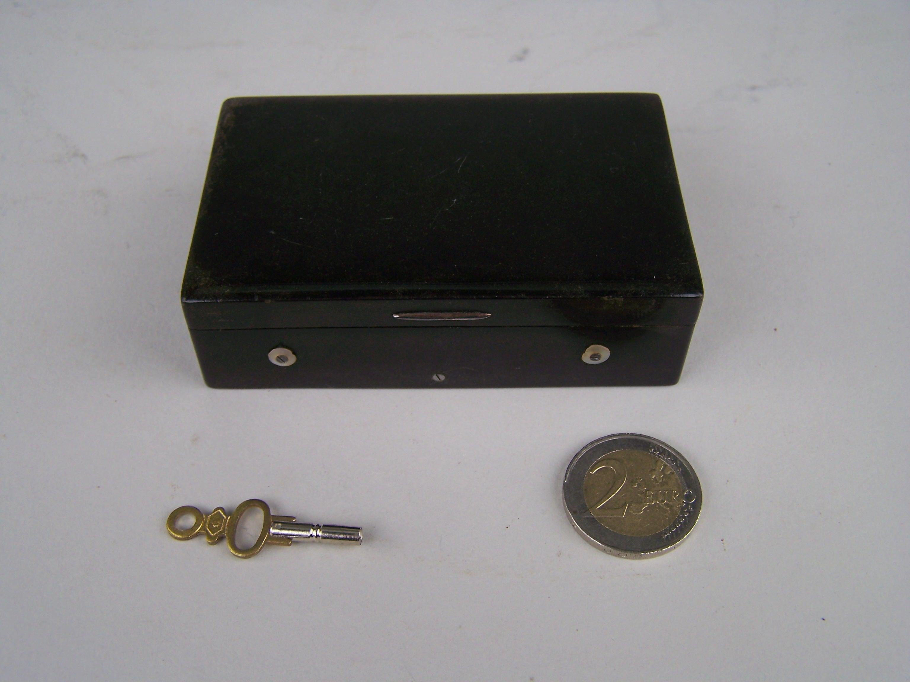 Musical snuff box with cylinder movement For Sale at 1stDibs