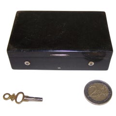 Antique Musical snuff box with cylinder movement