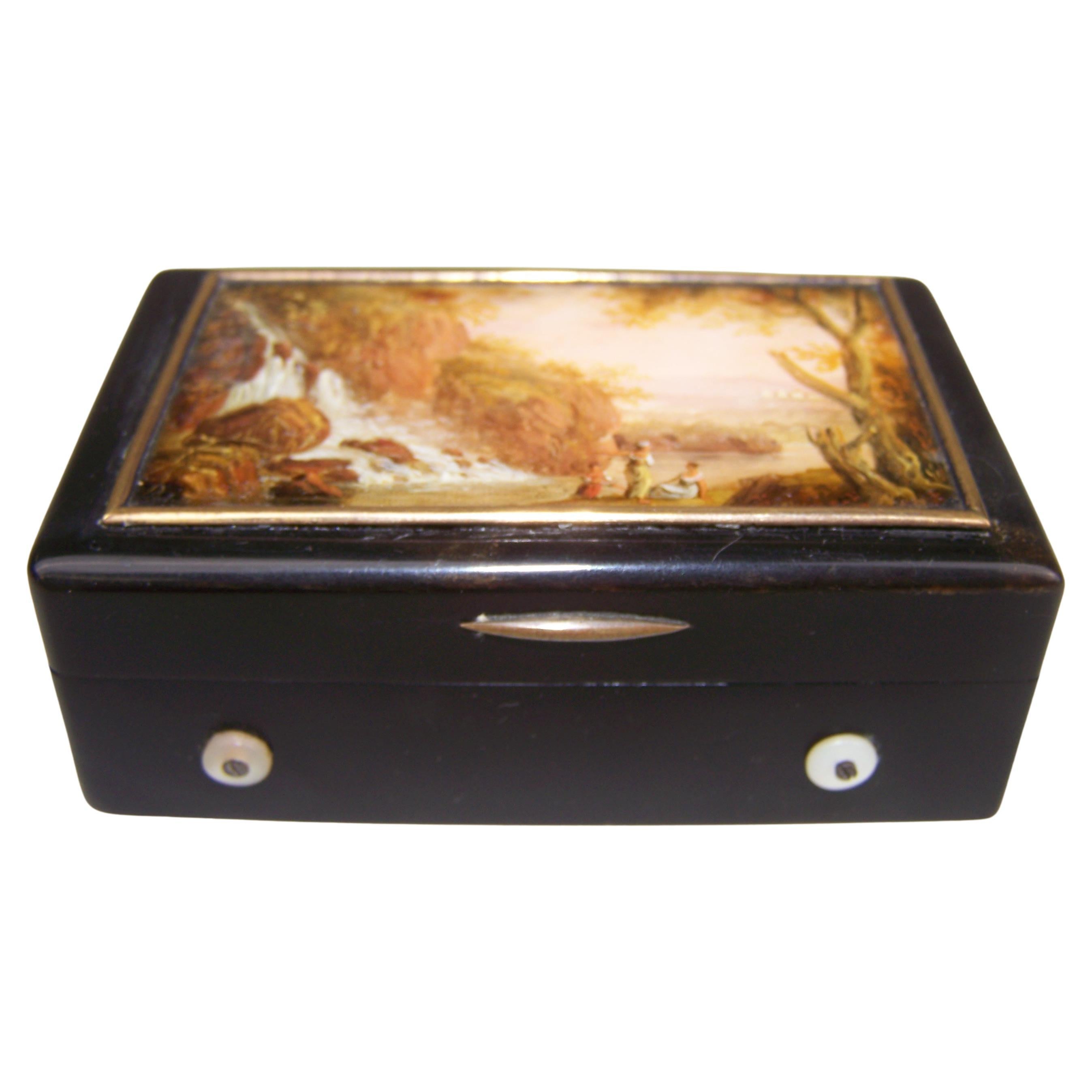 Musical snuff box with minatur painting For Sale