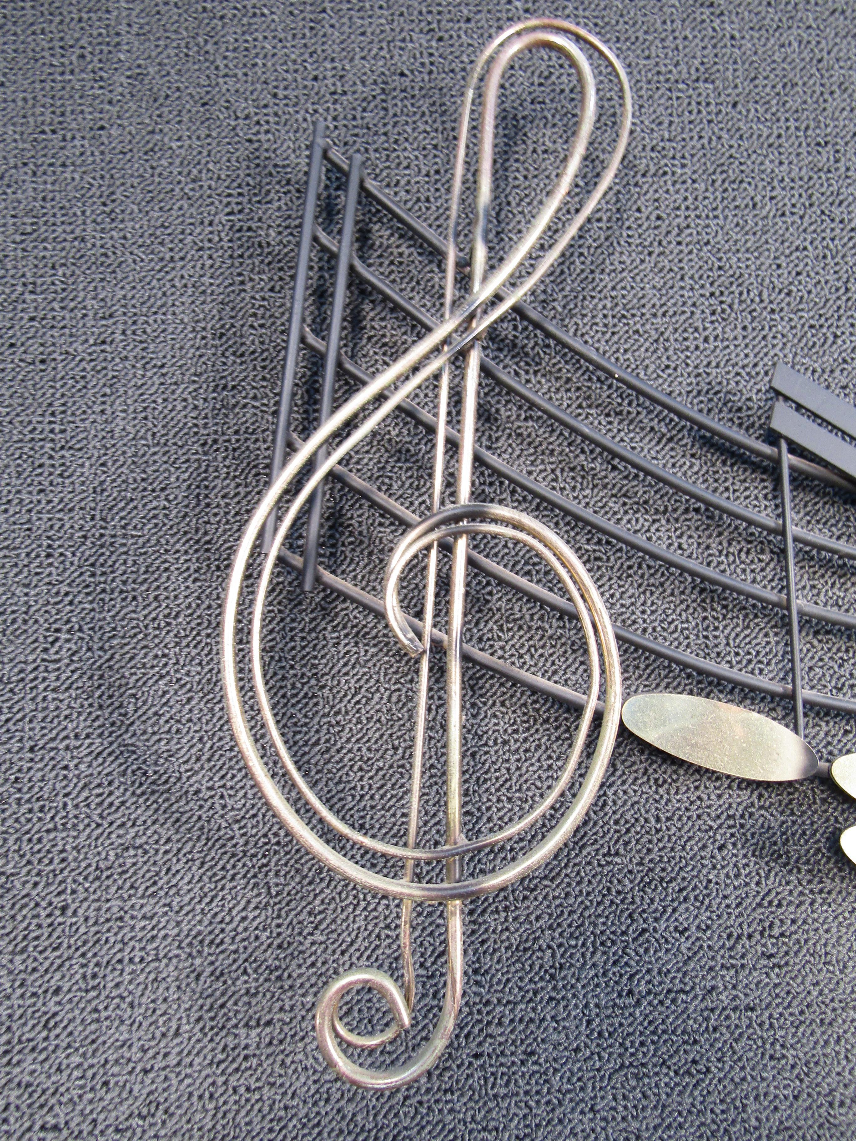Beautiful 1980s music notes wall hanging sculpture by Curtis Jere. This piece is comprised of thick welded metal in the abstract form of music notes. Perfect accent piece for your Home or Studio. Signed C Jere 1988.

 