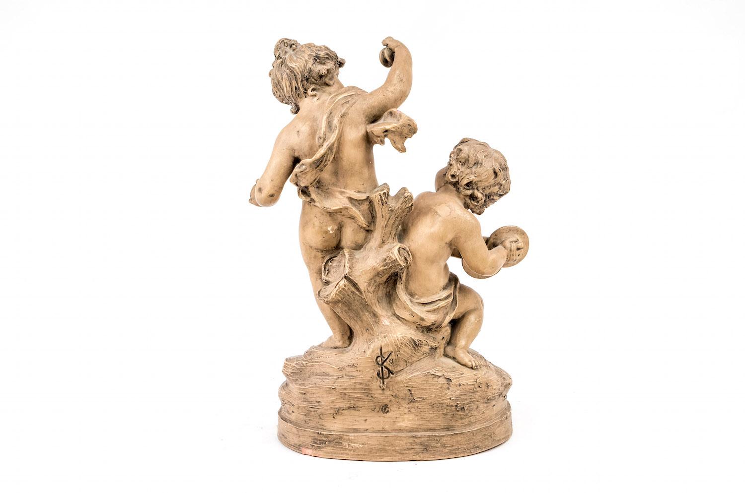 Sylvain Kinsburger, signed.
Terracotta sculpture figuring musician children in the 18th century style.
The stand child wears a simple cloth around his body and plays castanets. The sat child also wears a simple cloth and plays cymbals. They are