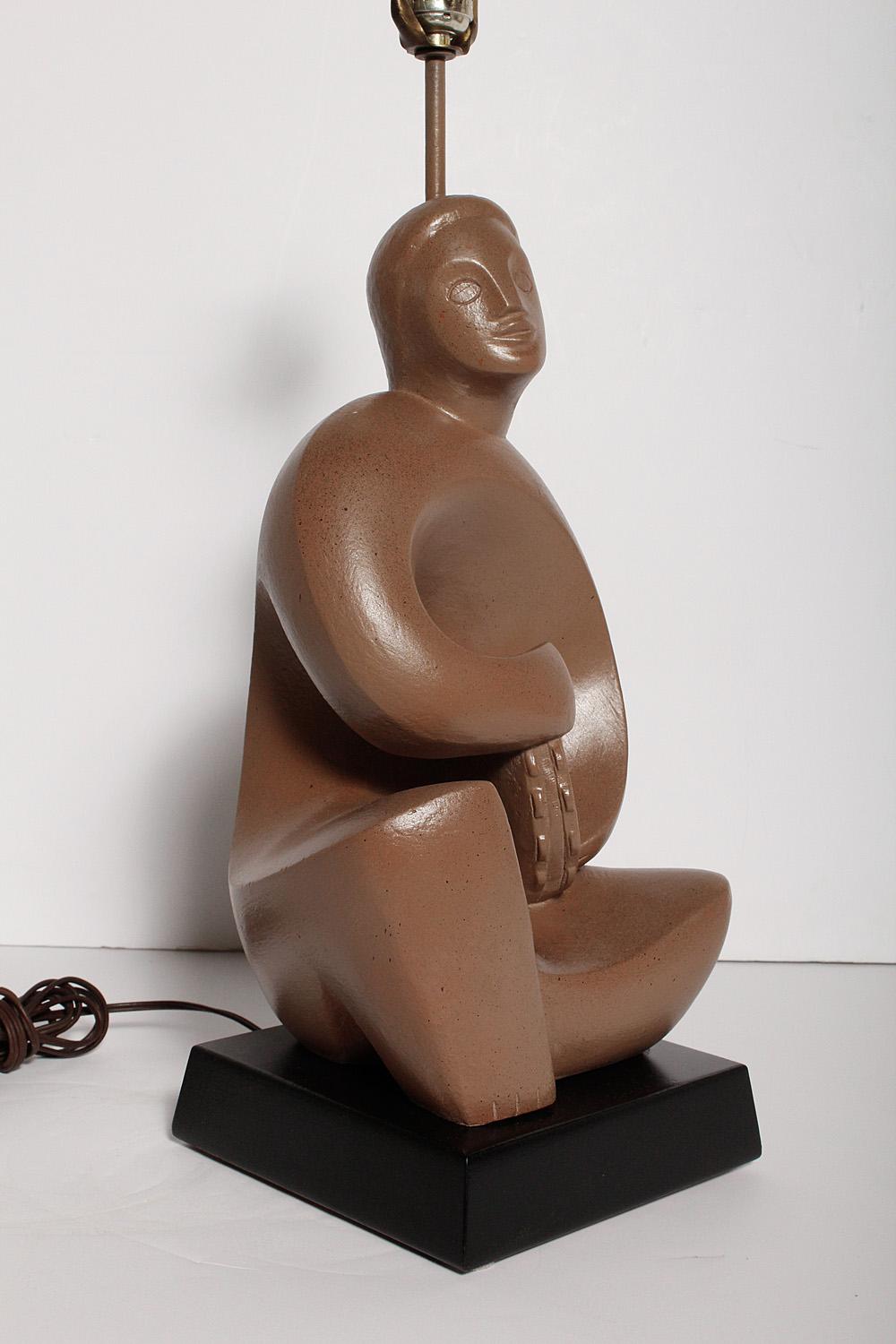 Américain Lampe en plâtre « Musician with Tambourine » des années 1940 par RIMA NY en vente