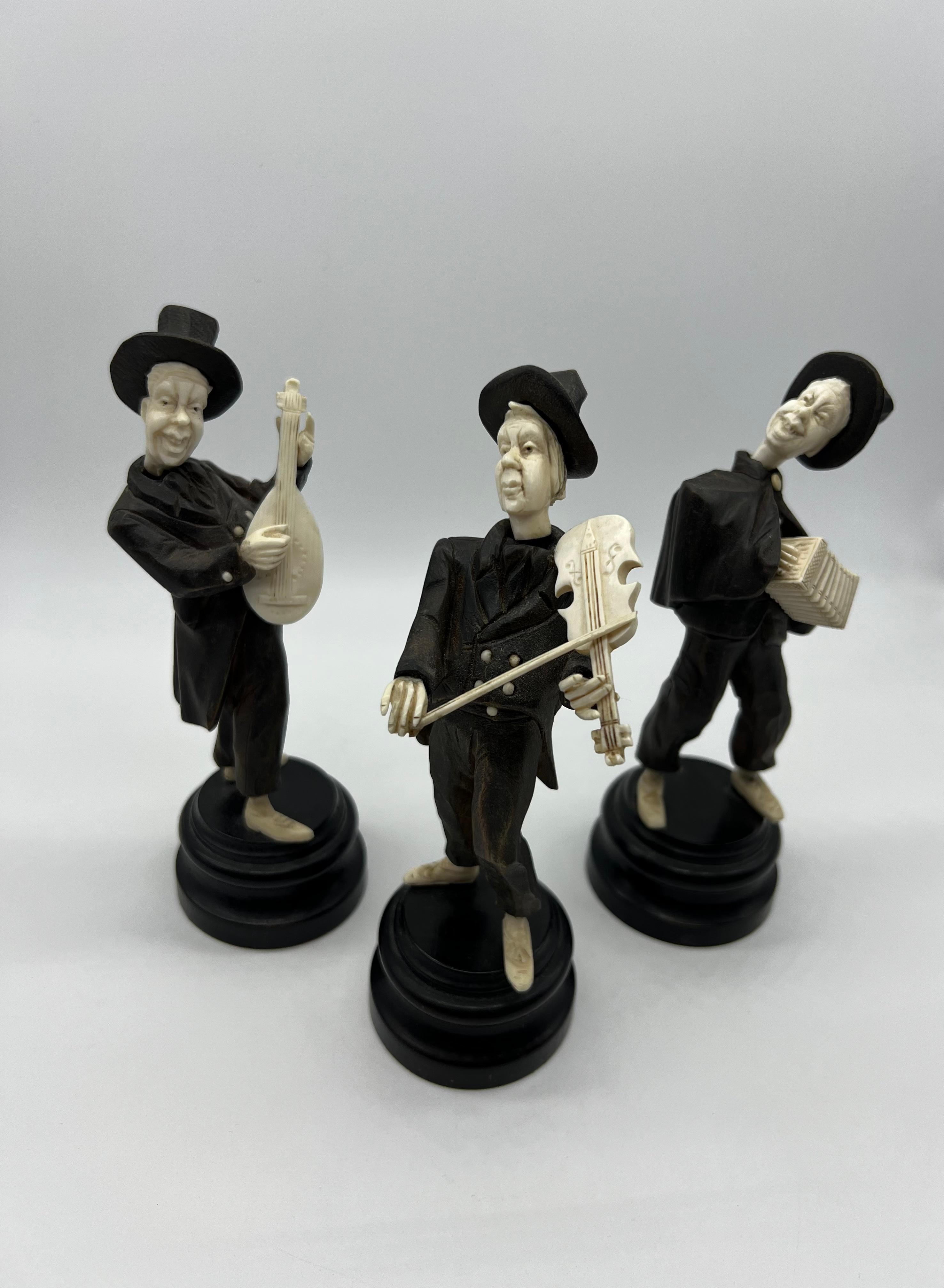 Sculpture d'os de musiciens en bois et d'os, vers 1900 en vente 1