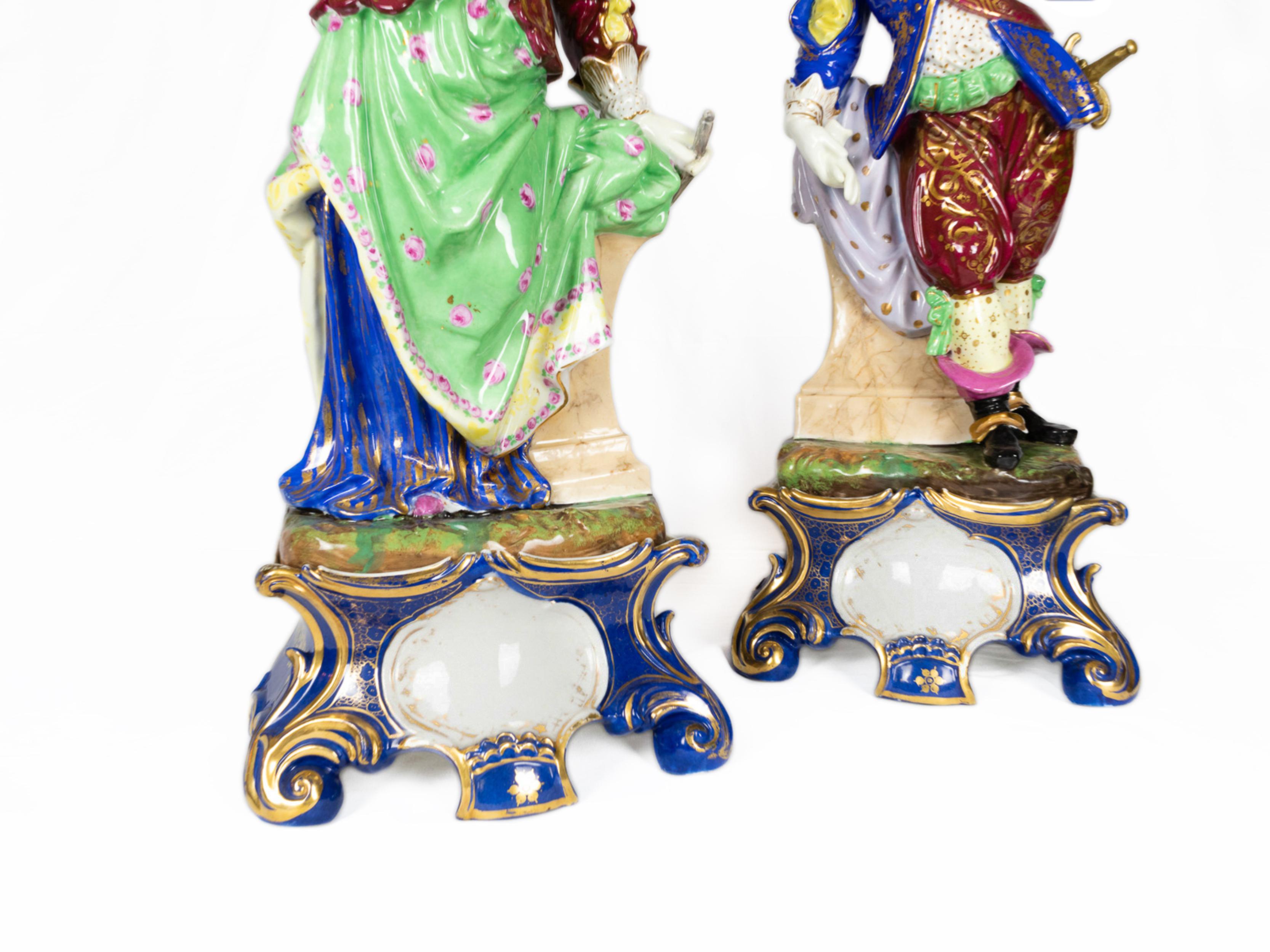 Baroque Statues en porcelaine du mousquetaire et de la dame, 20e siècle en vente