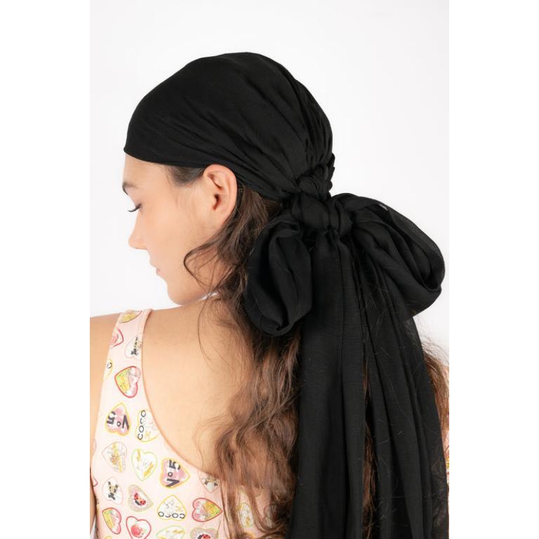 Muslin Turban in Black Silk For Sale 2
